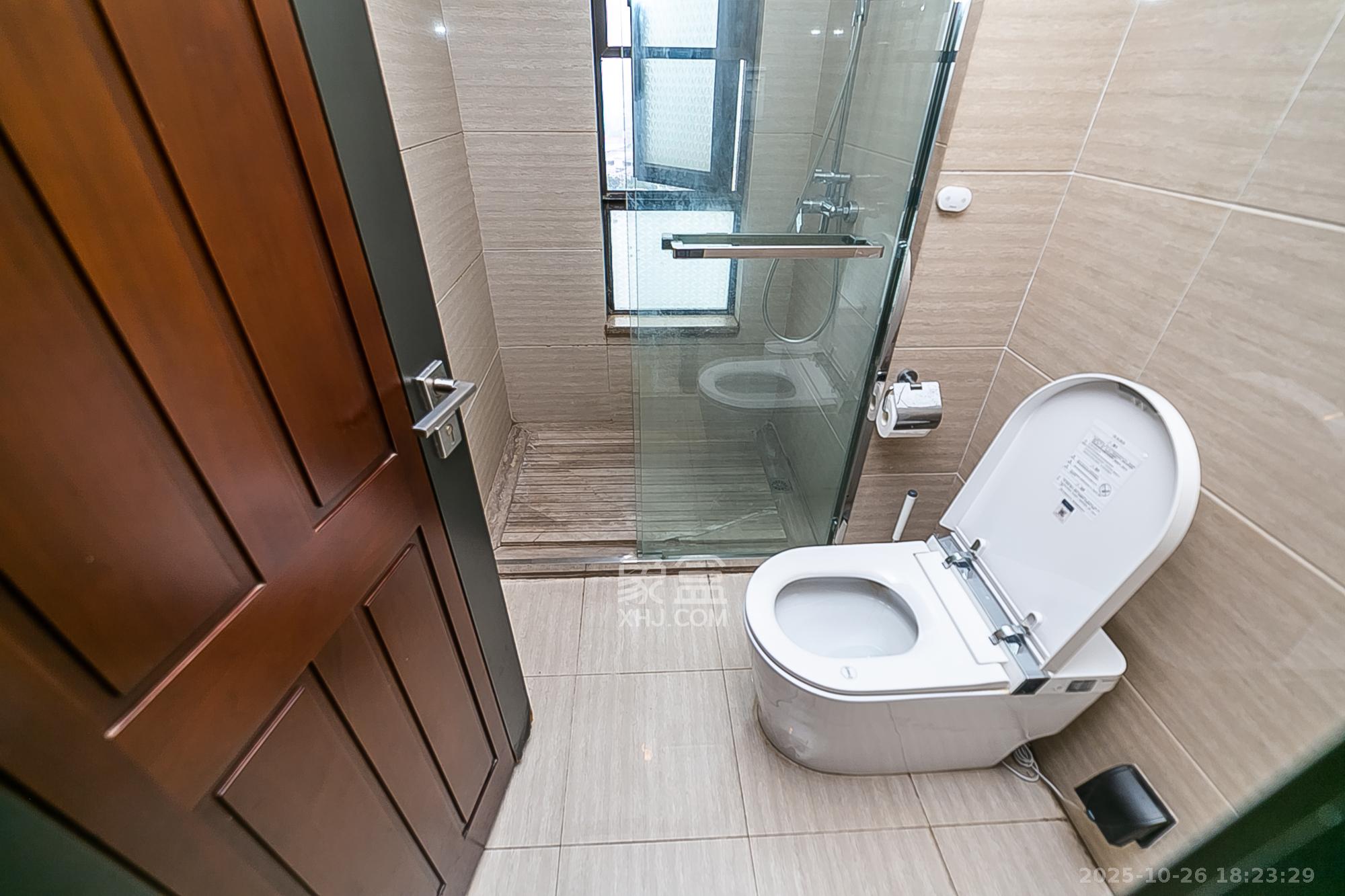 万科紫台  4室2厅2卫    380.0万 万科紫台  4室2厅2卫    380.0万卫生间