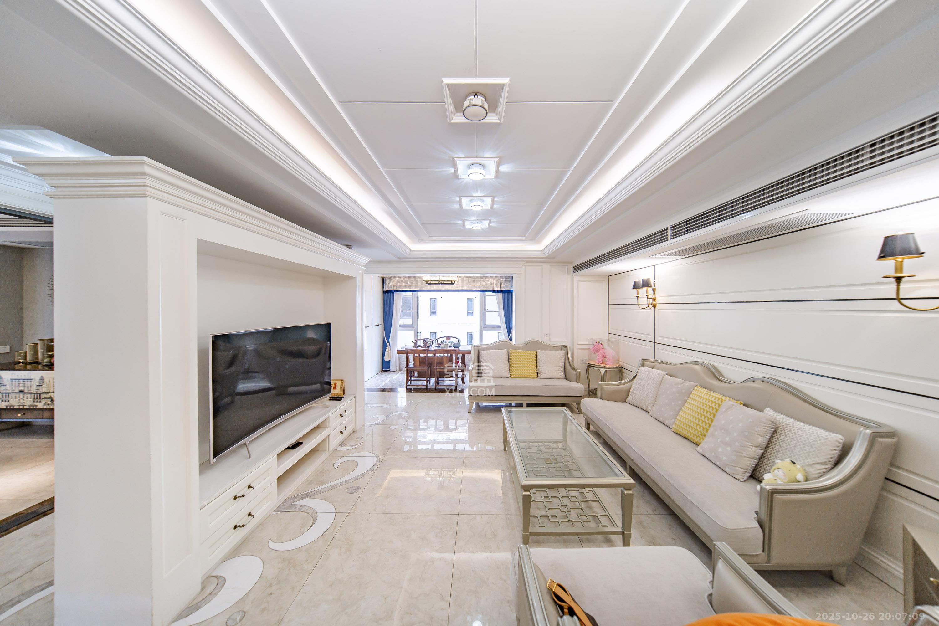 合能洋湖公馆  4室2厅5卫    368.0万 合能洋湖公馆  4室2厅5卫    368.0万客厅