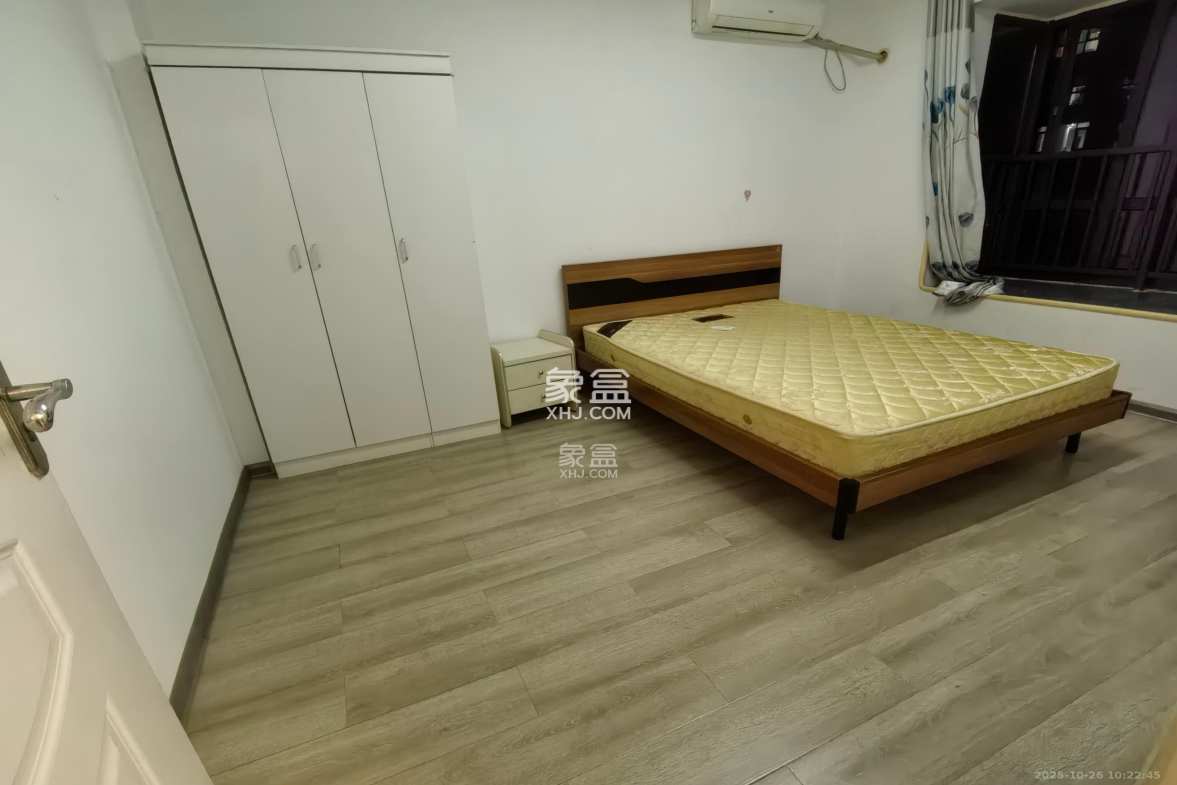 荣泰广场  3室2厅1卫    2100.0元/月 荣泰广场  3室2厅1卫    2100.0元/月室内图