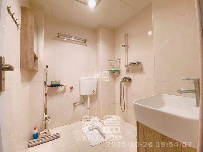 左岸右岸  1室1厅1卫    1800.0元/月 左岸右岸  1室1厅1卫    1800.0元/月室内图