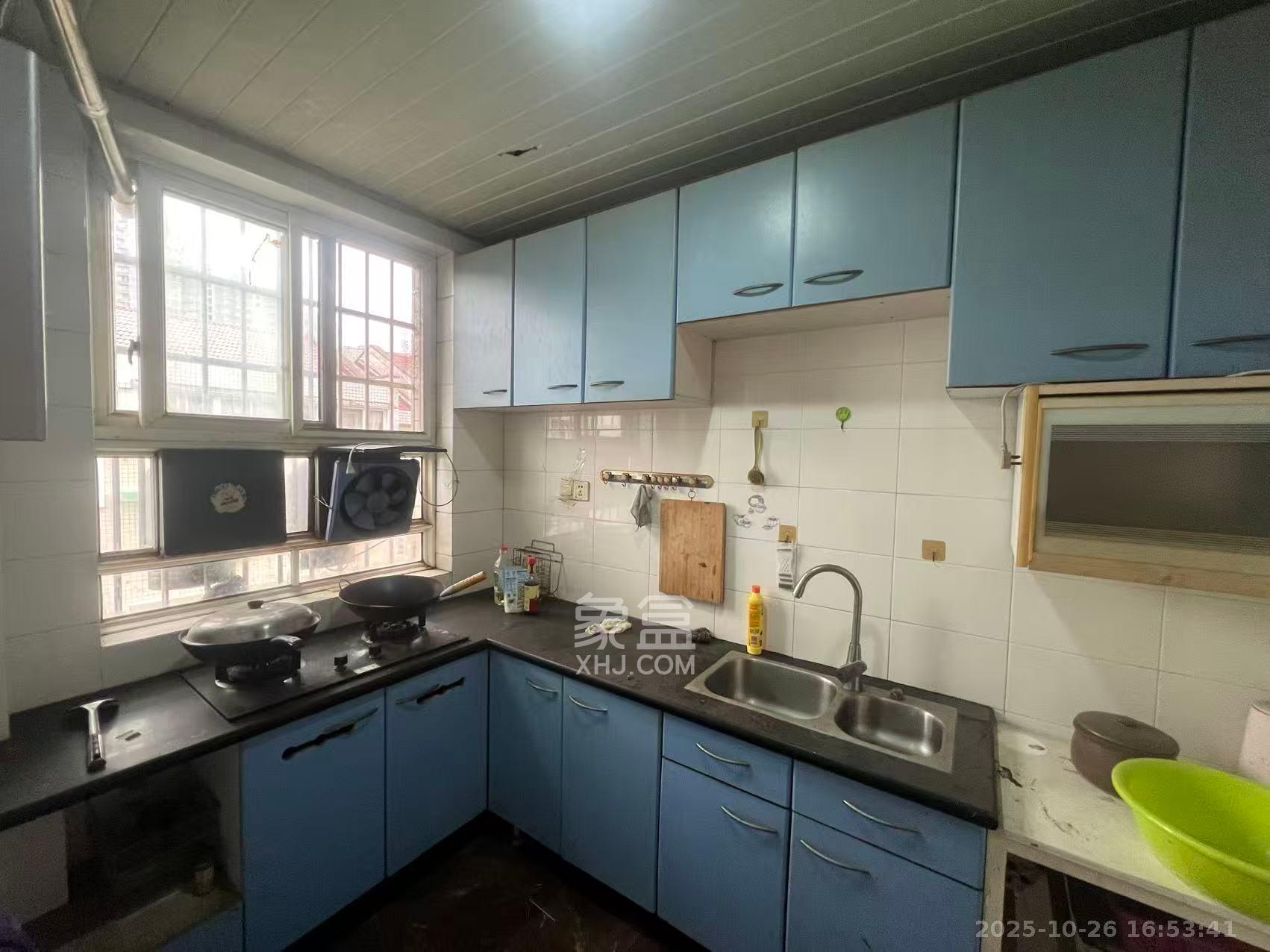 中天佳园  3室1厅2卫    1300.0元/月 中天佳园  3室1厅2卫    1300.0元/月室内图