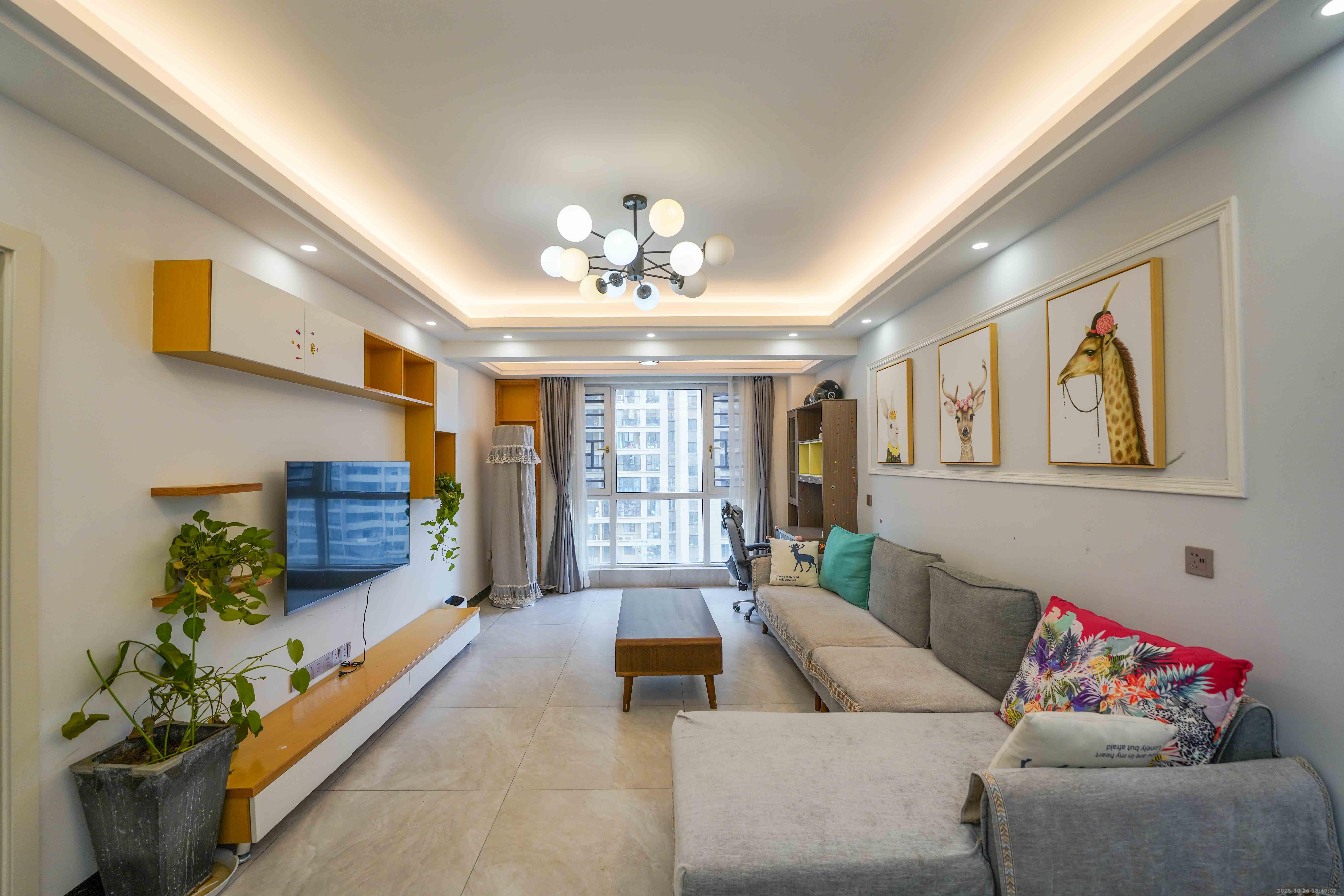 绿地新都会  3室2厅2卫    80.0万客厅