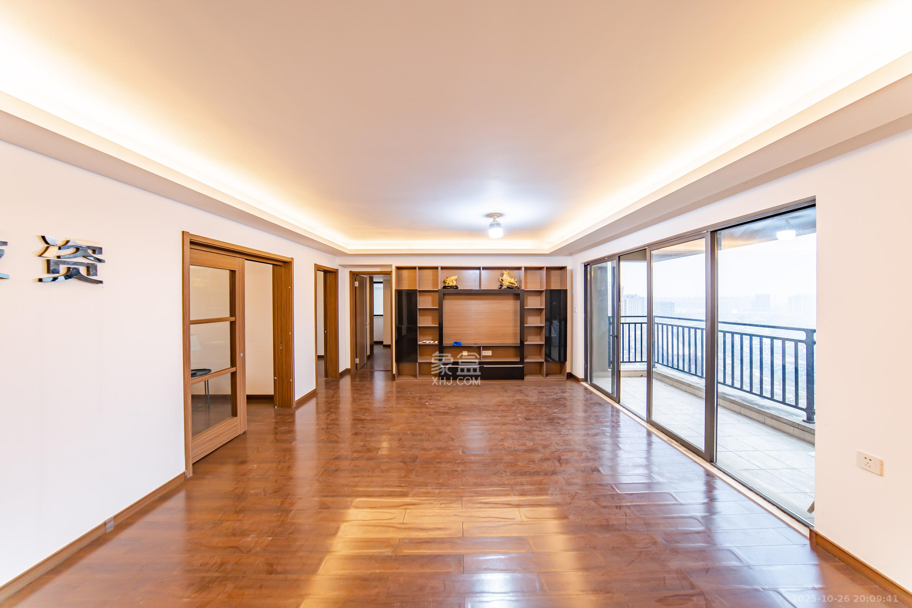 万科白鹭郡  4室2厅2卫    146.0万