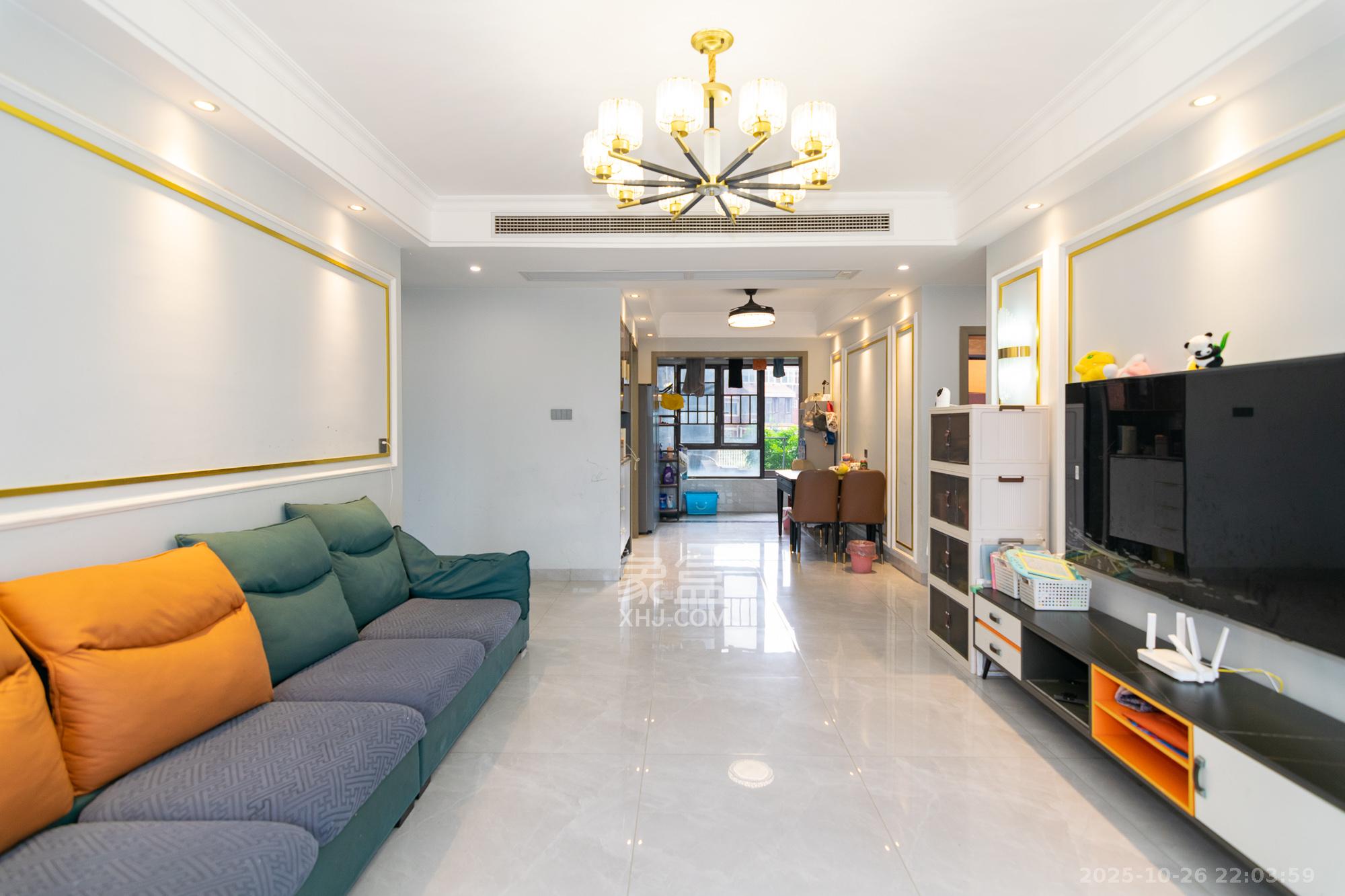 润和山水郡  4室2厅2卫    102.0万客厅