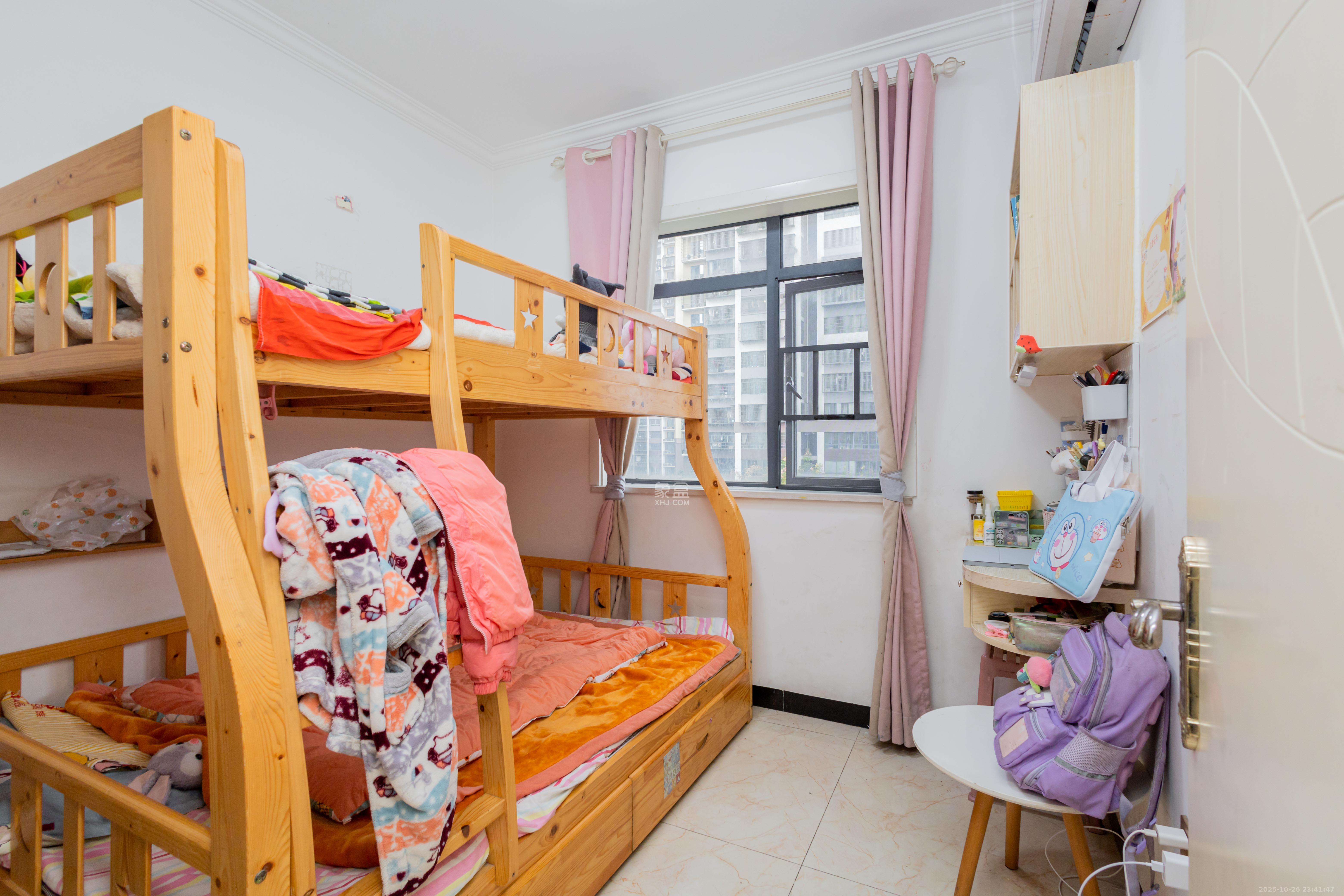 中国铁建国际城二期 3室2厅1卫 54.8万 中国铁建国际城二期 3室2厅1卫 54.8万卧室