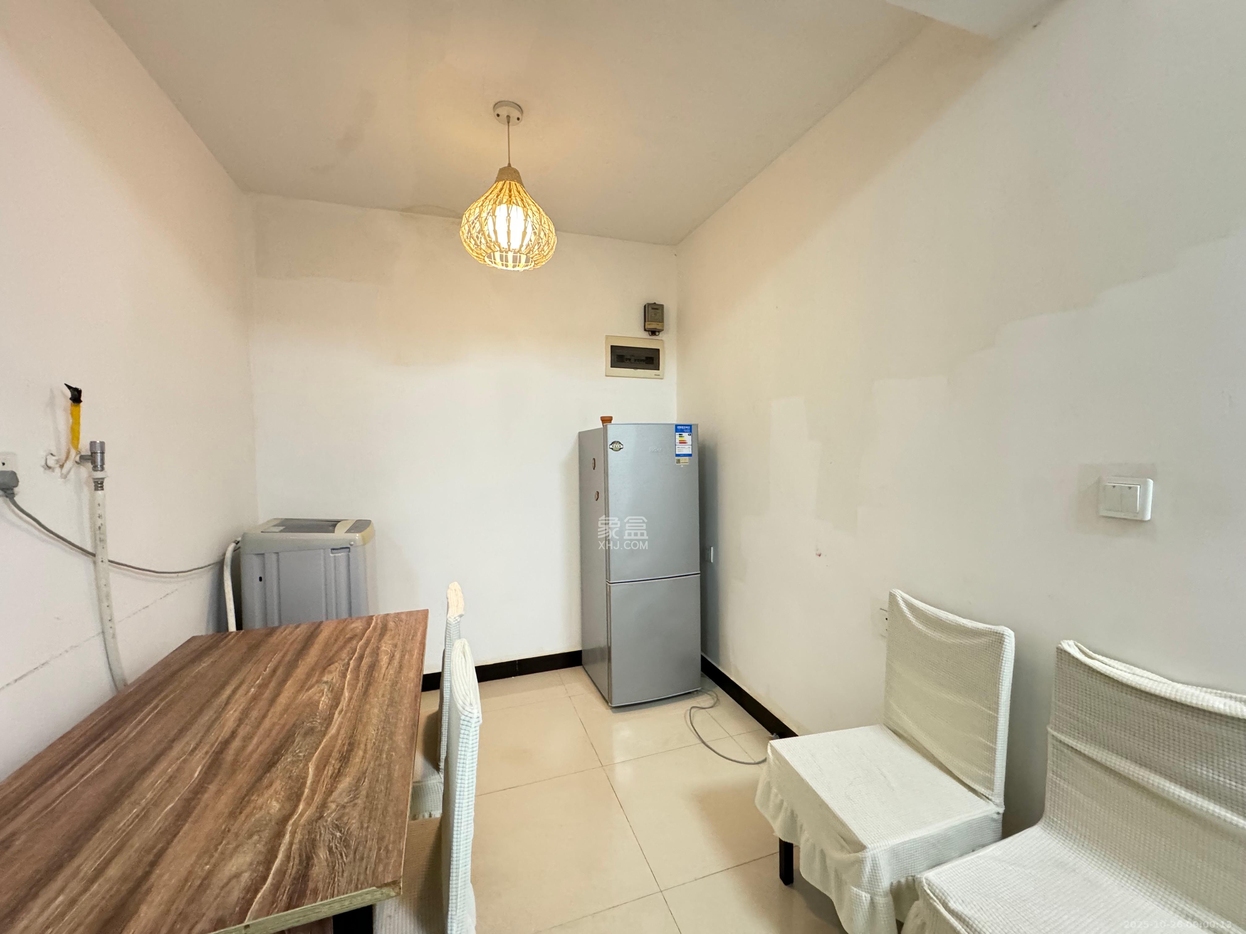 泊爱蓝湾  2室1厅1卫    2100.0元/月 泊爱蓝湾  2室1厅1卫    2100.0元/月室内图