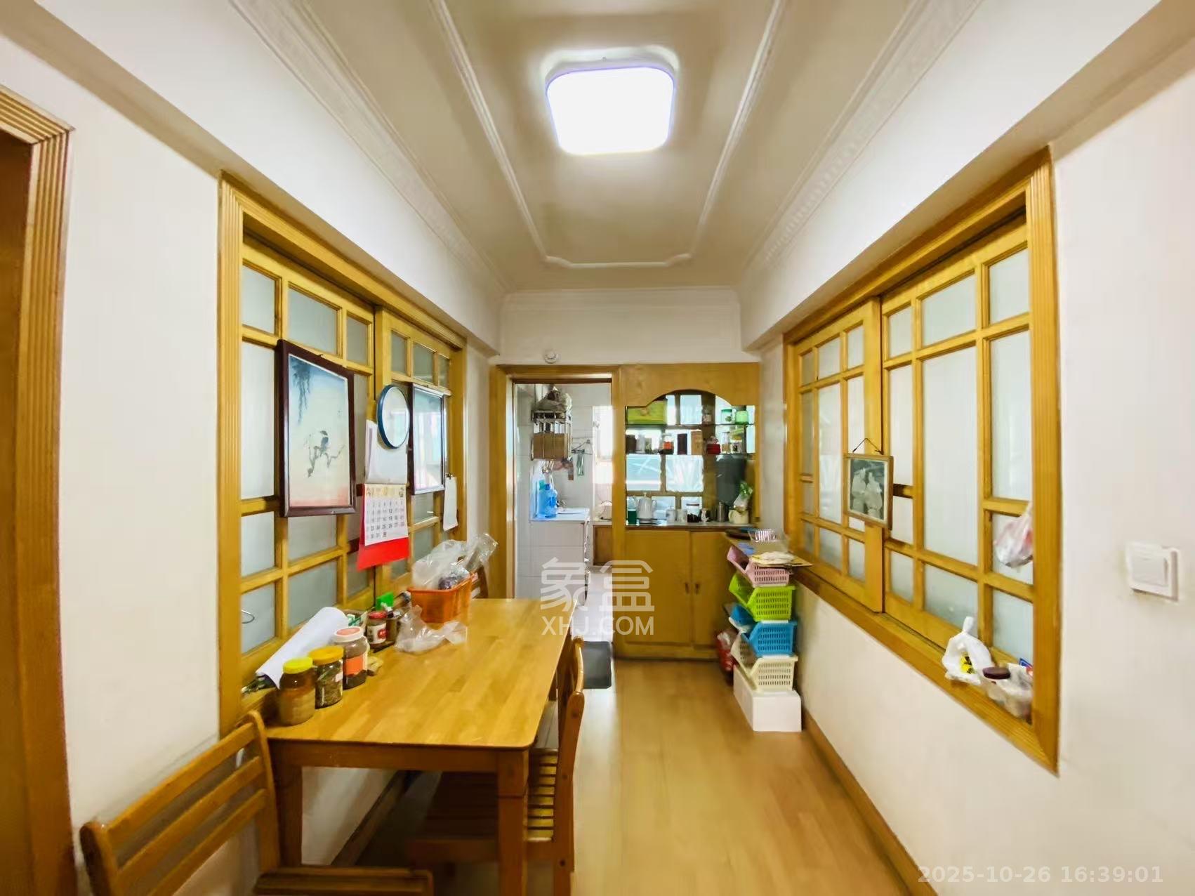 南沙公寓  3室2厅1卫    2400.0元/月室内图