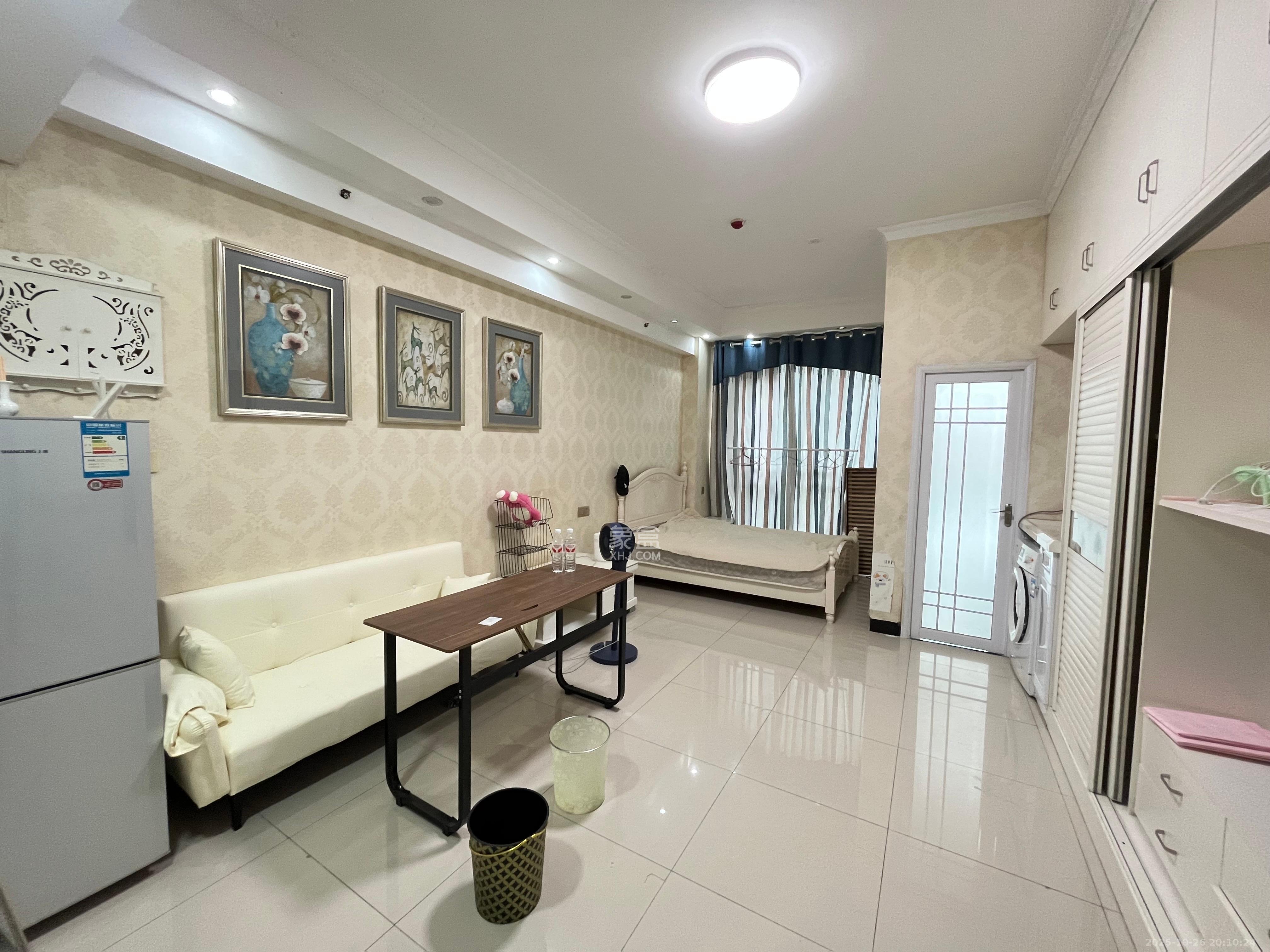 红橡华园(菲莎公馆)  1室1厅1卫    1400.0元/月