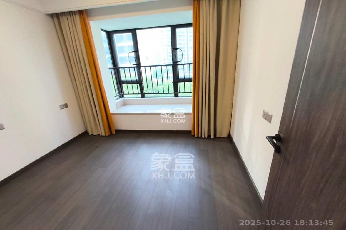 龙湖春江天玺  4室2厅2卫    5000.0元/月 龙湖春江天玺  4室2厅2卫    5000.0元/月室内图