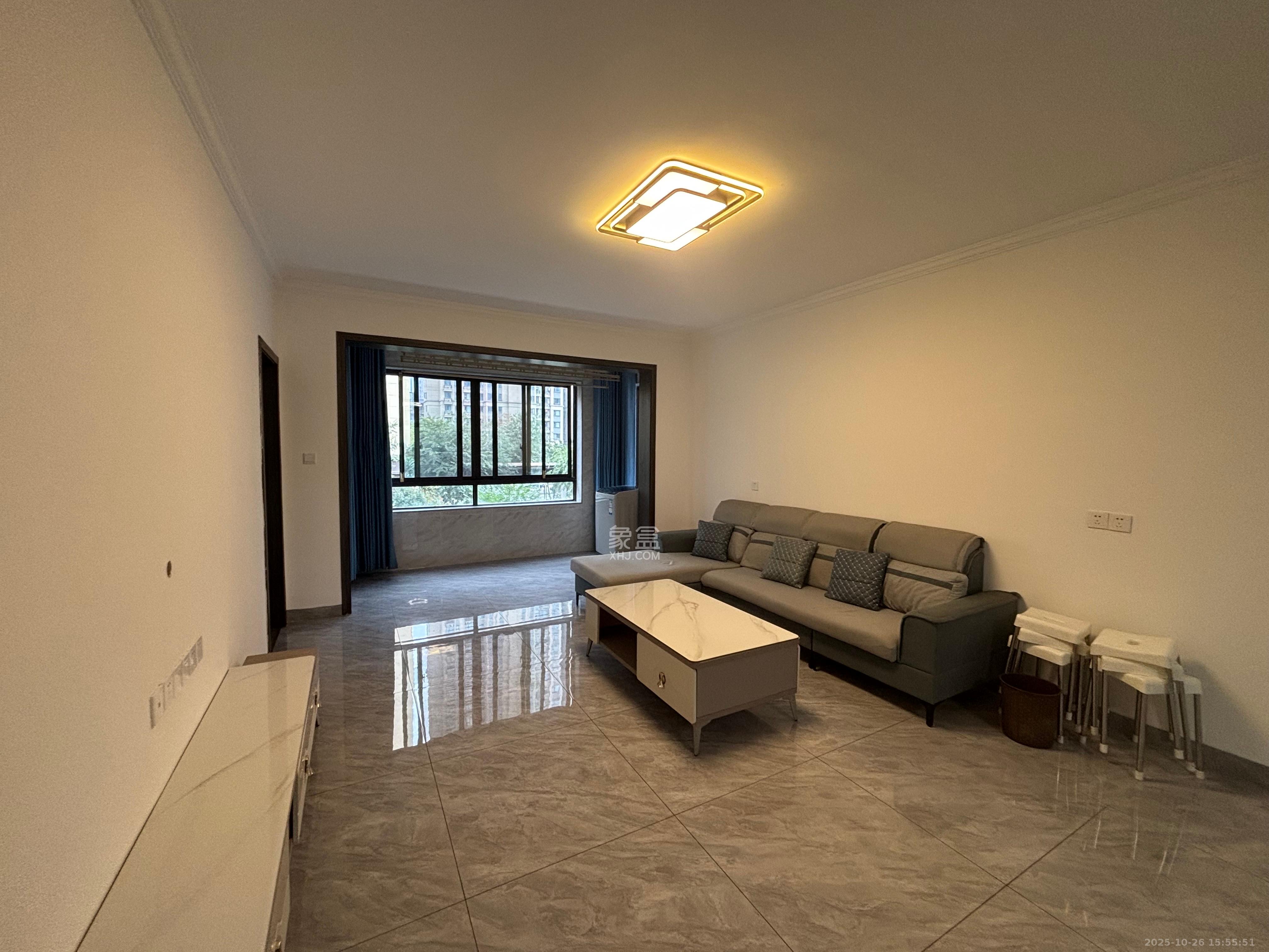 绿地海外滩二期  4室2厅2卫    2500.0元/月 绿地海外滩二期  4室2厅2卫    2500.0元/月室内图1