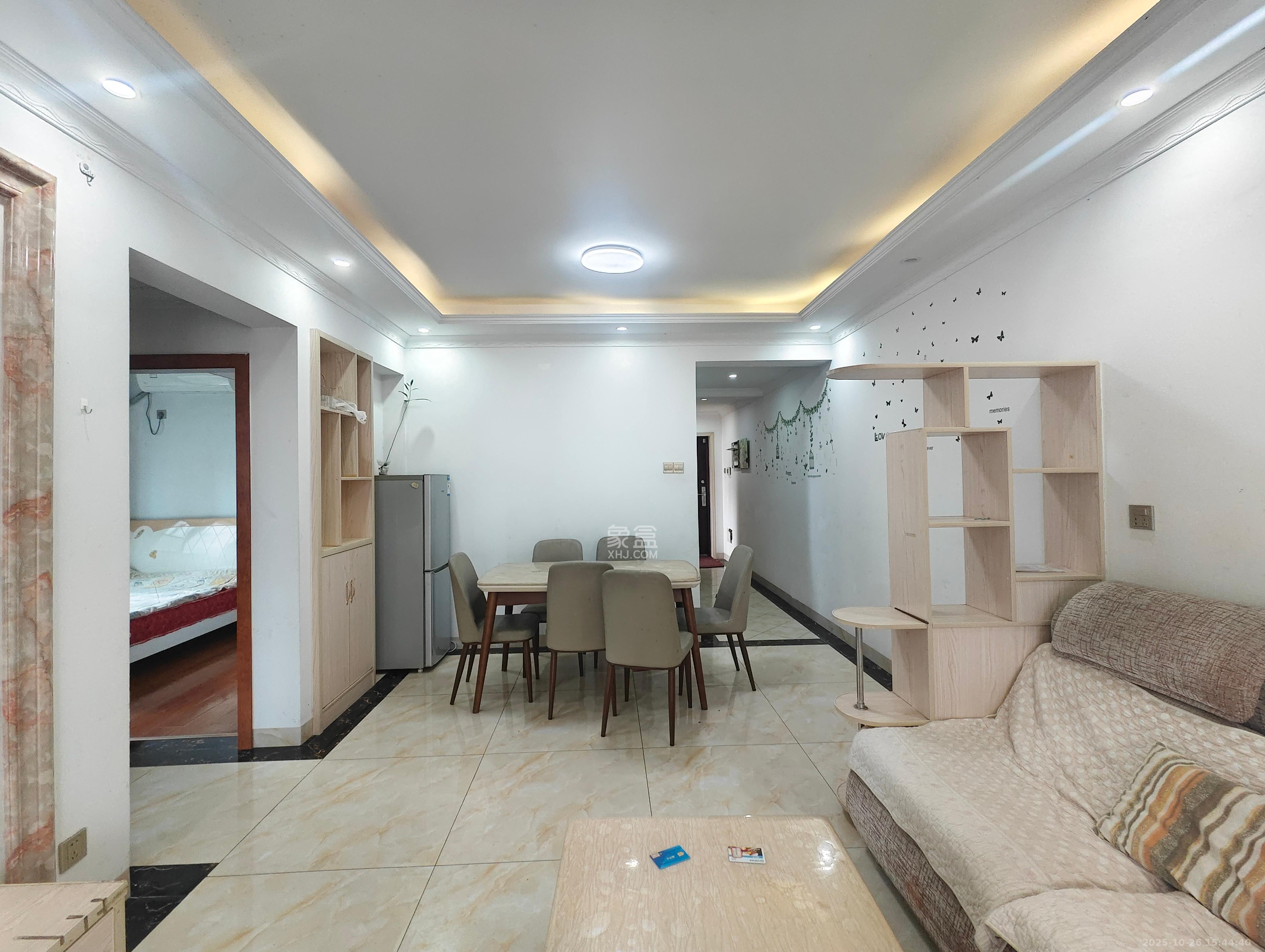 盛地春天里  3室2厅1卫    1600.0元/月室内图