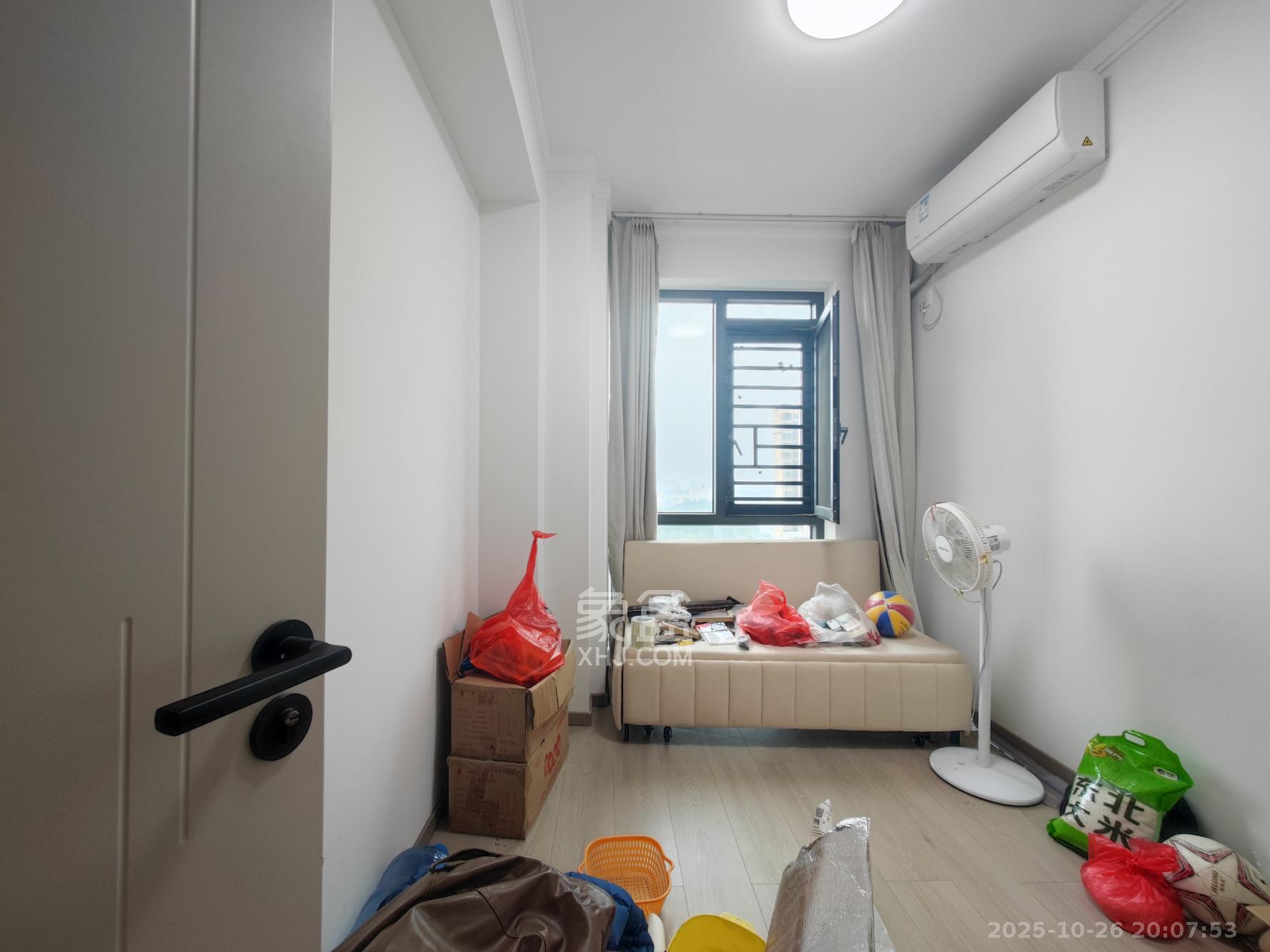 恒生碧水龙庭 4室2厅2卫 115.0万 恒生碧水龙庭 4室2厅2卫 115.0万卧室