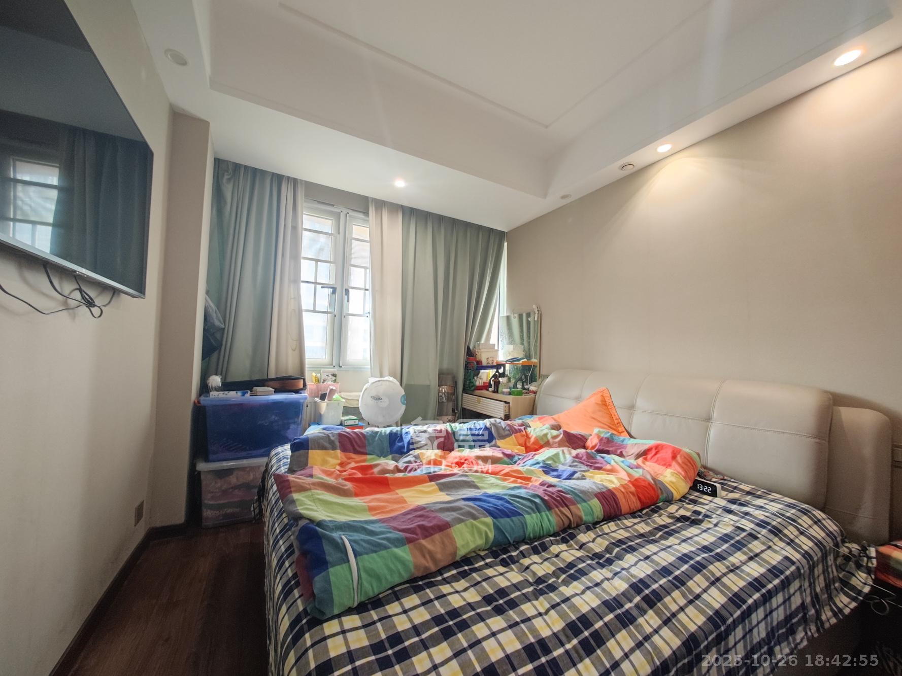 五矿万境水岸三期  5室2厅2卫    218.0万卧室