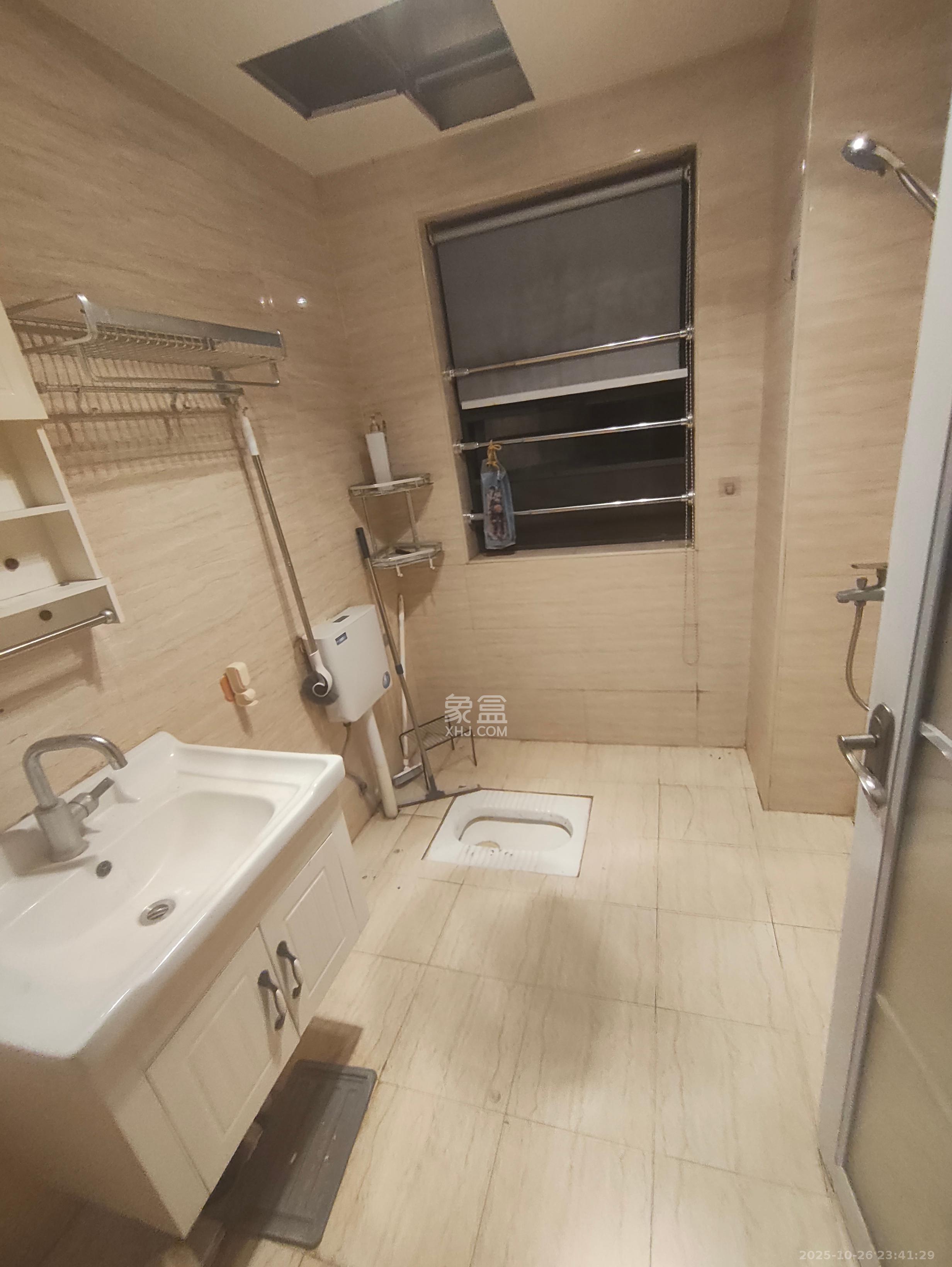 融科东南海  1室1厅1卫    2400.0元/月室内图