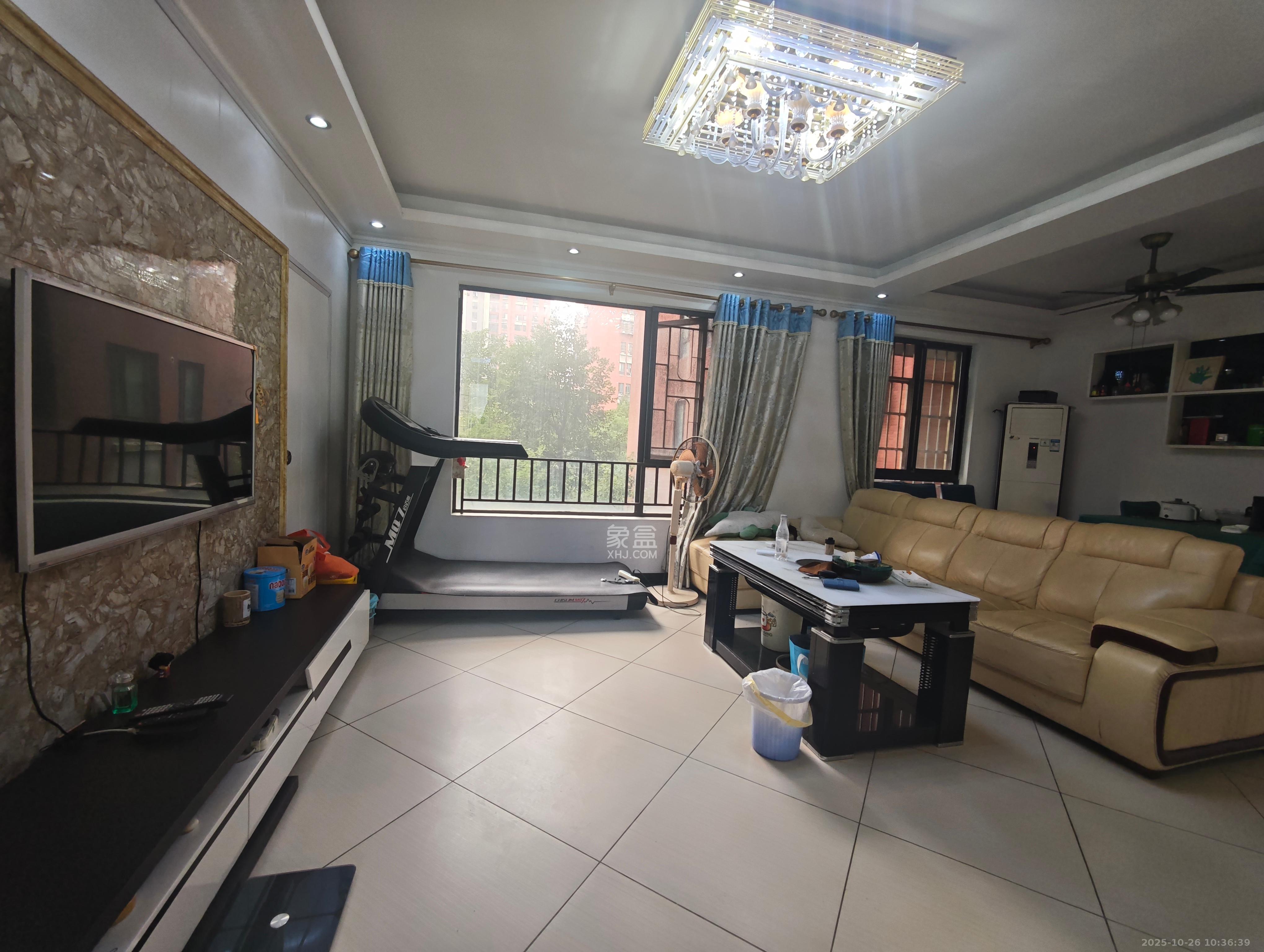 华润凤凰城二期  3室2厅1卫    2000.0元/月室内图