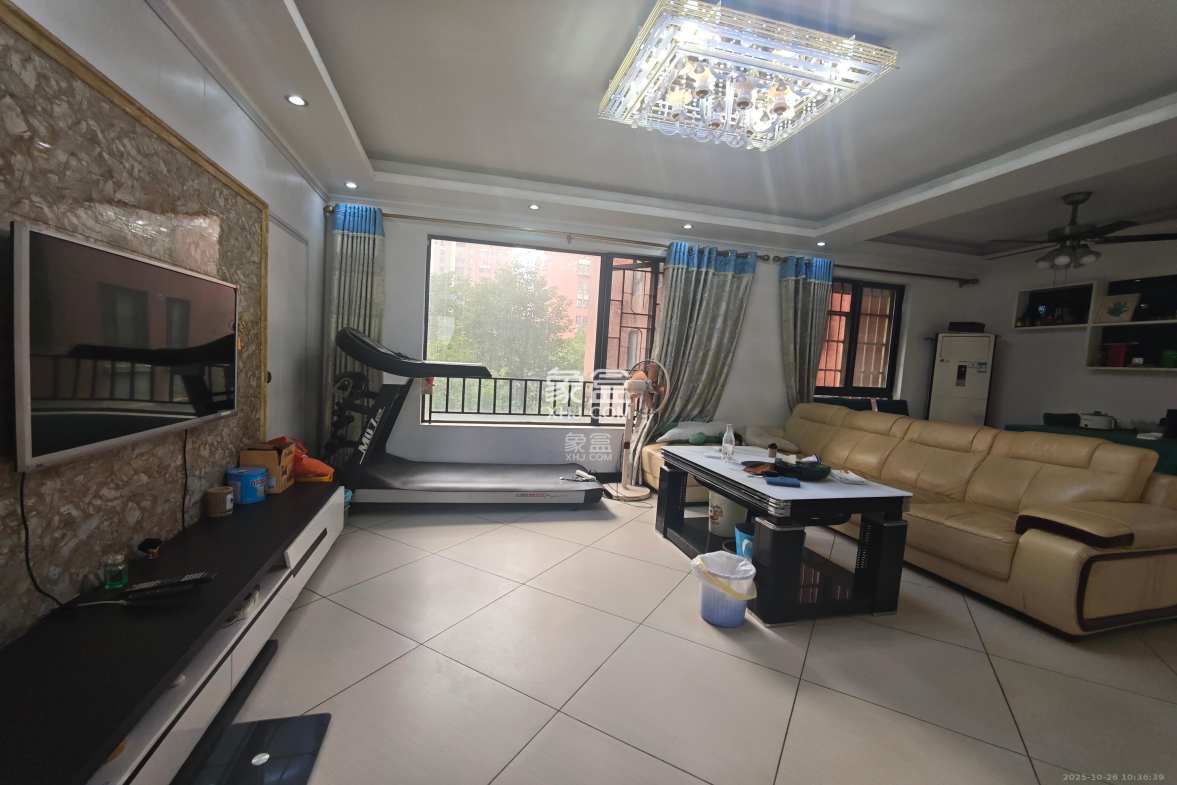 华润凤凰城二期  3室2厅1卫    2000.0元/月 华润凤凰城二期  3室2厅1卫    2000.0元/月室内图