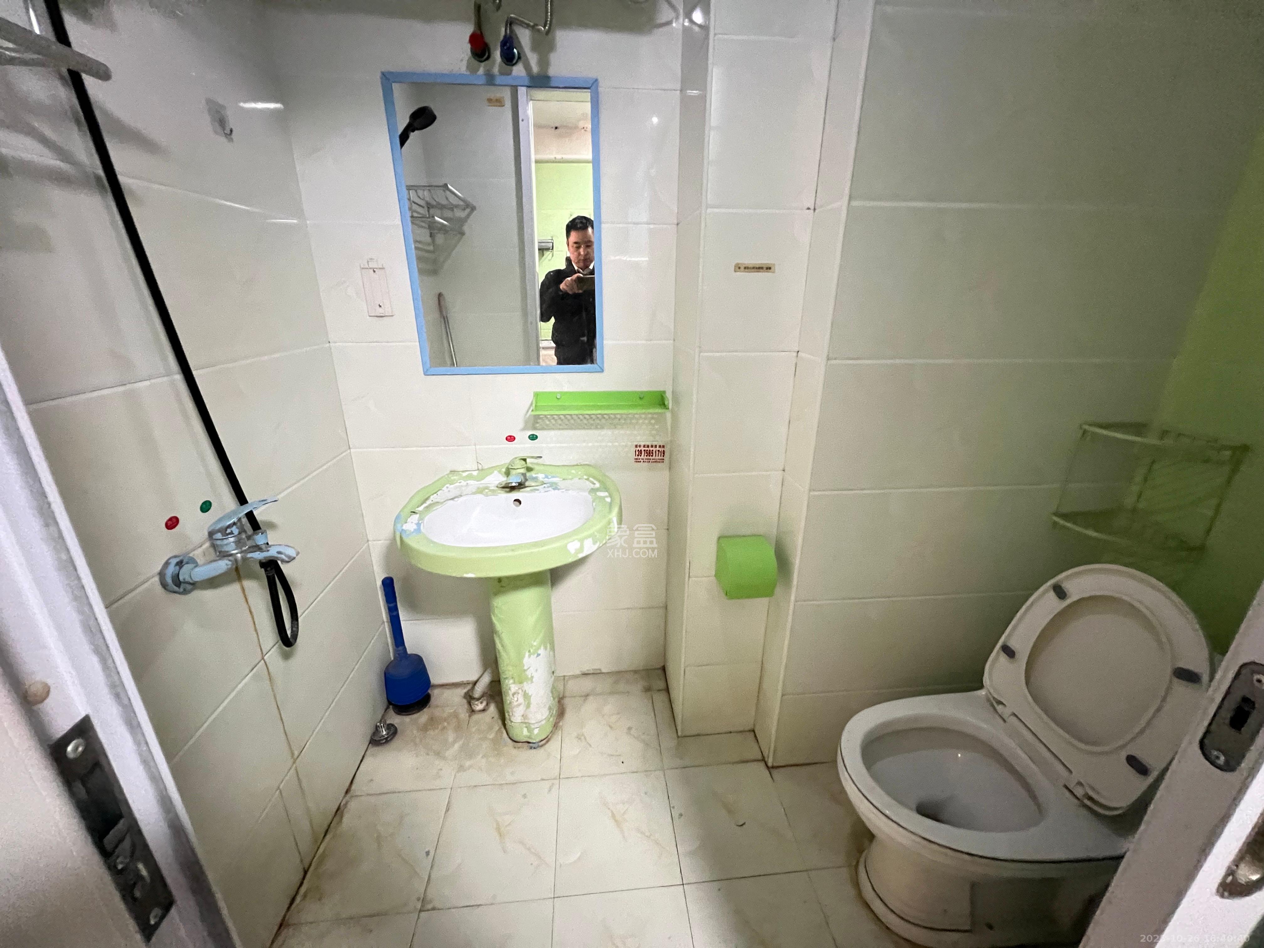 东方芙蓉  1室1厅1卫    1200.0元/月 东方芙蓉  1室1厅1卫    1200.0元/月室内图