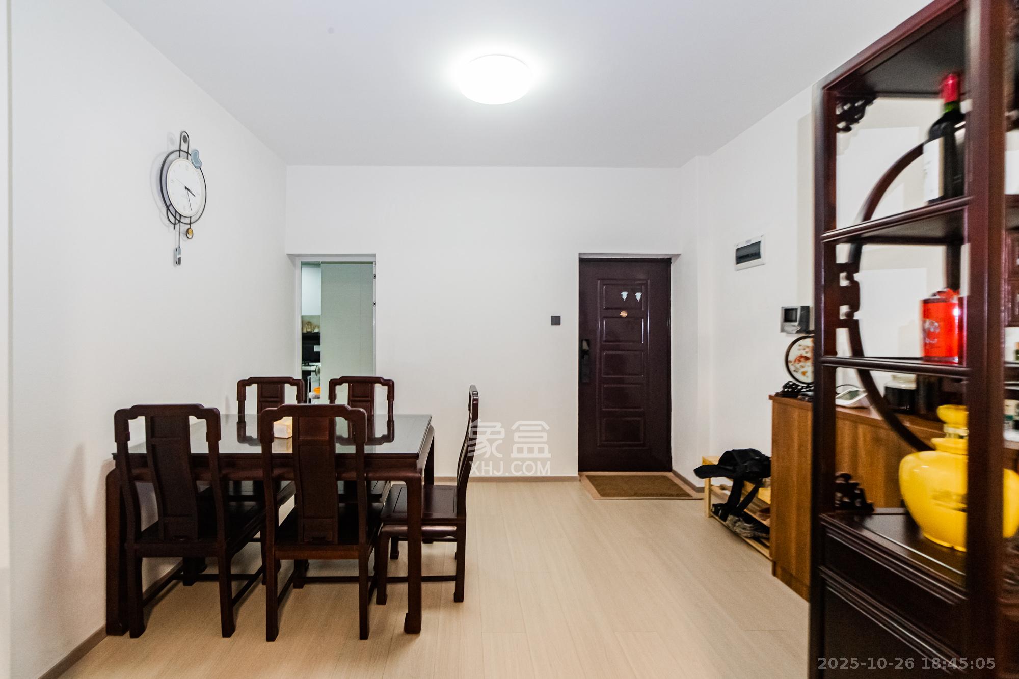 湘江北尚  2室2厅1卫    106.0万 湘江北尚  2室2厅1卫    106.0万客厅