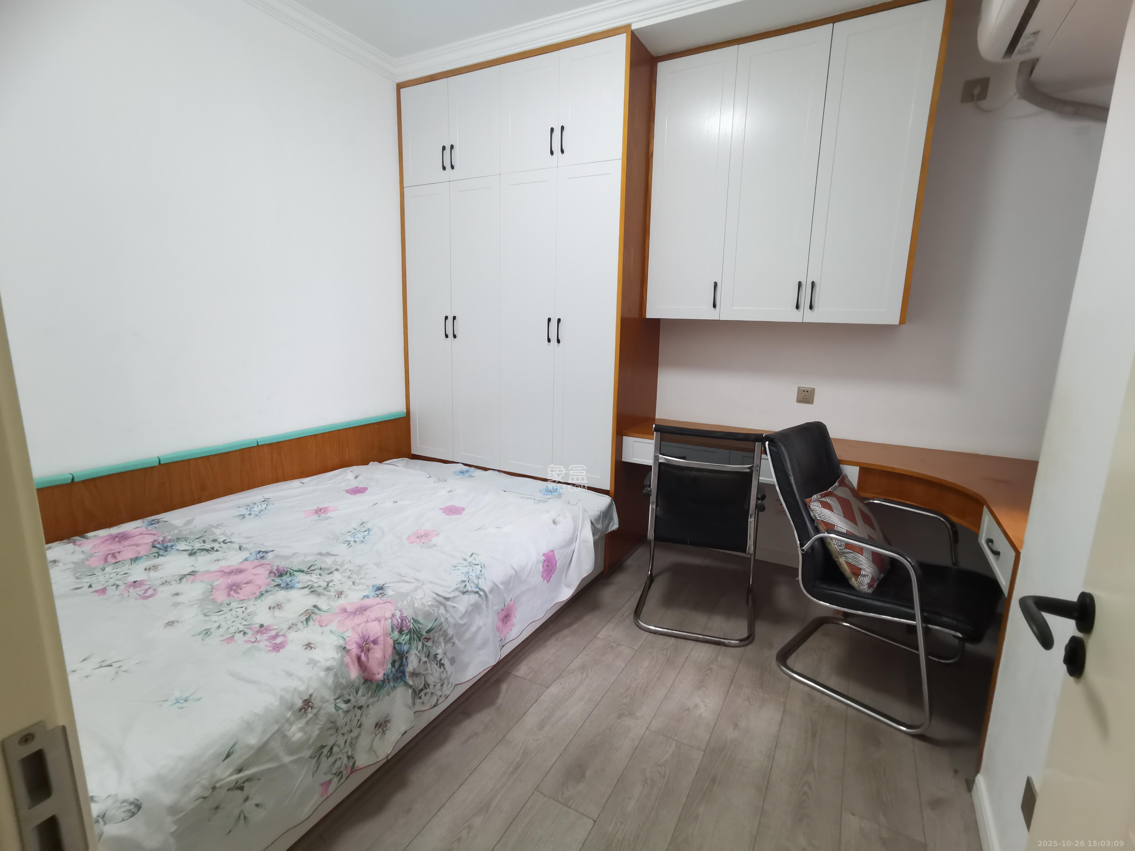 三一街区  3室2厅2卫    2300.0元/月室内图