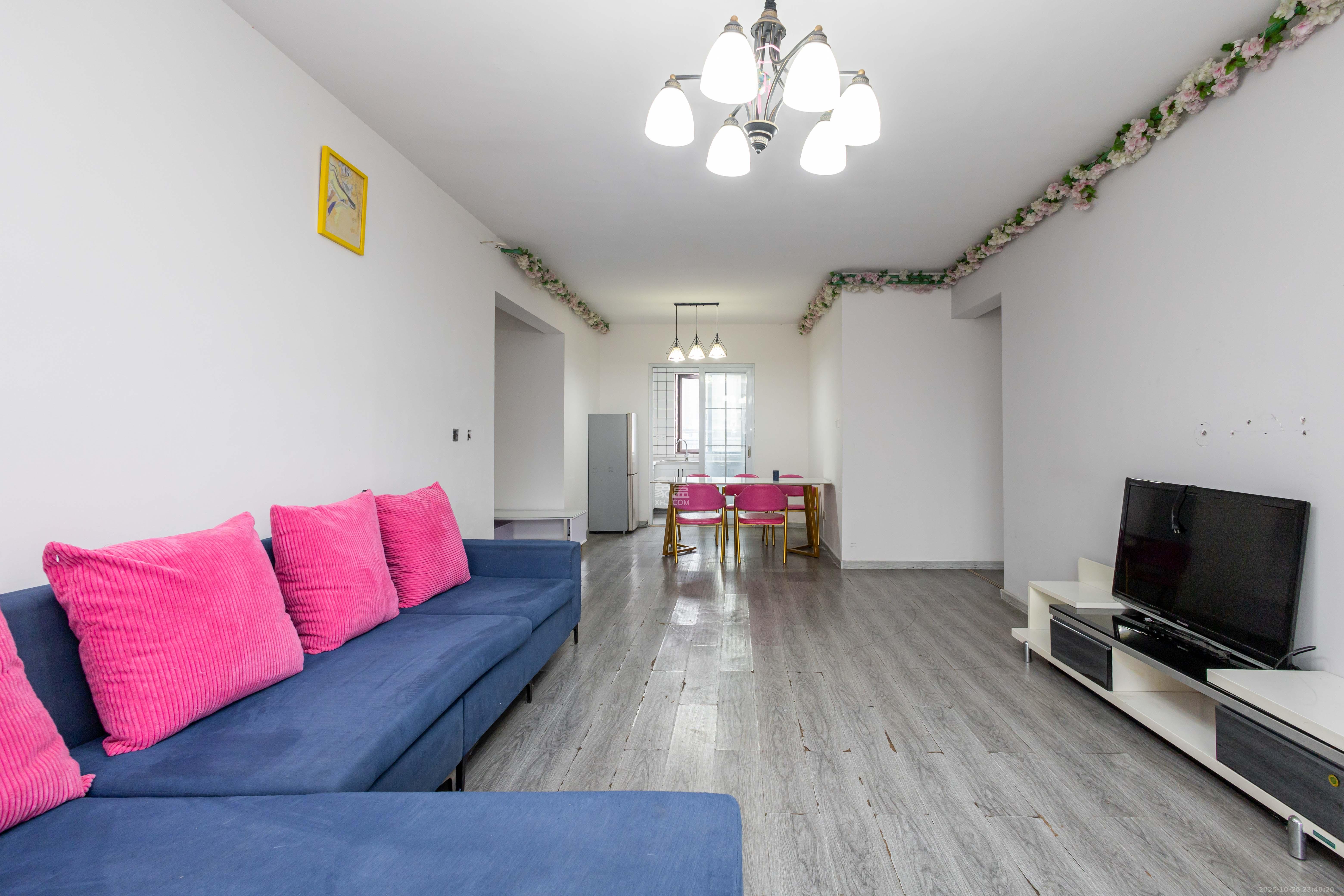 龙湖碧桂园天宸原著  4室2厅2卫    165.0万客厅