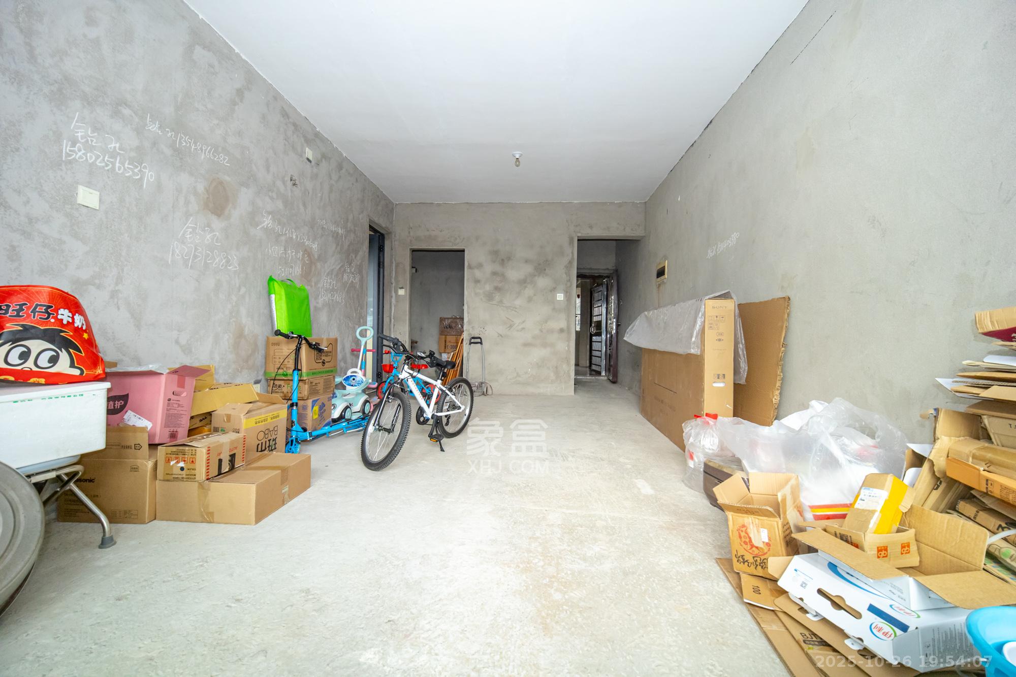 蓝山郡 1室1厅1卫 35.8万 蓝山郡 1室1厅1卫 35.8万客厅