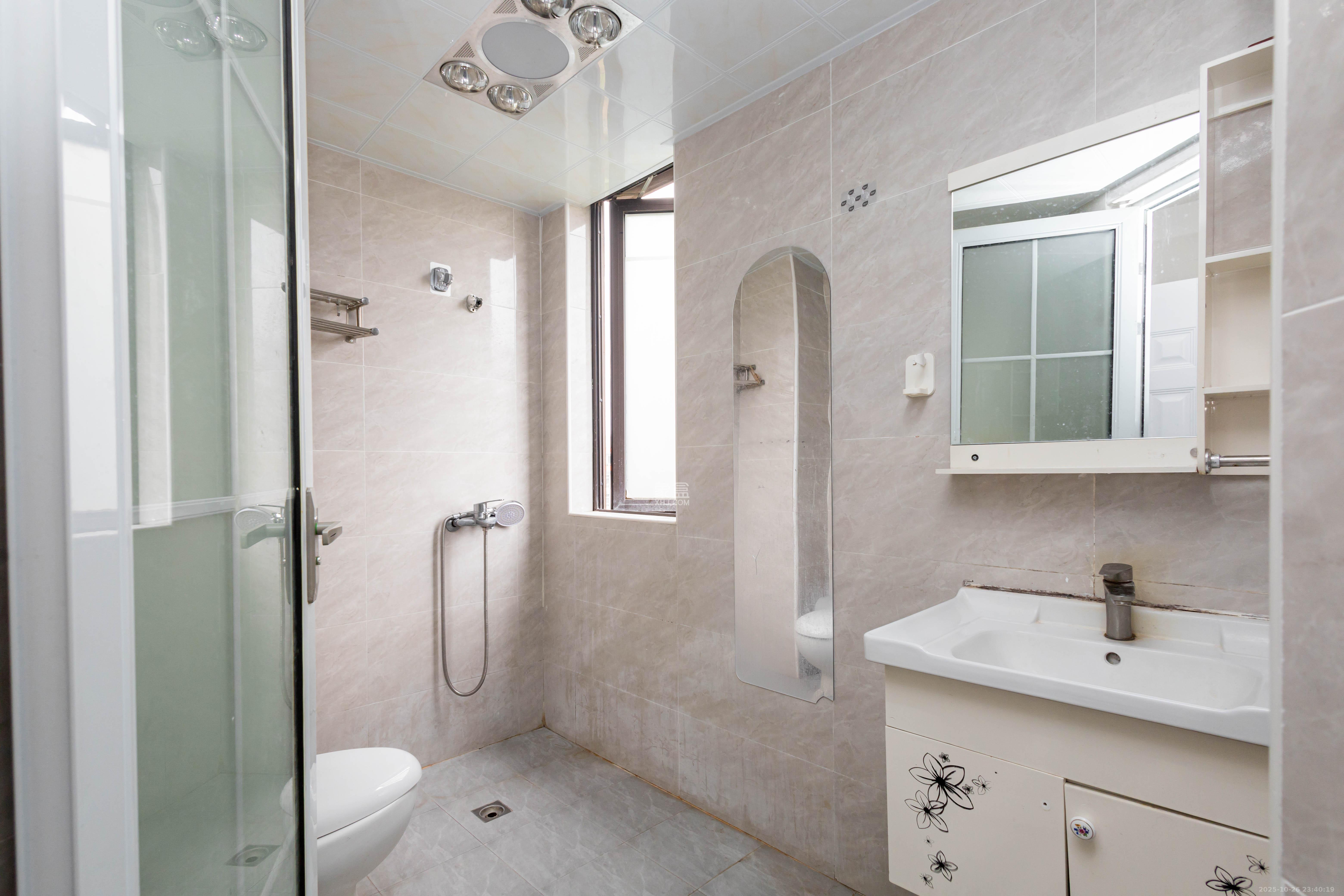 龙湖碧桂园天宸原著  4室2厅2卫    165.0万卫生间