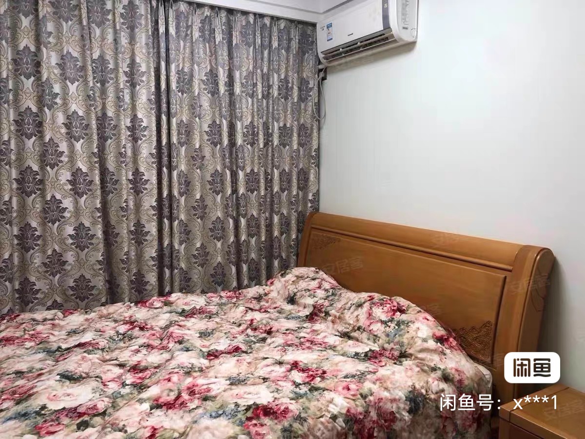 都市森林  4室2厅2卫    210.0万客厅