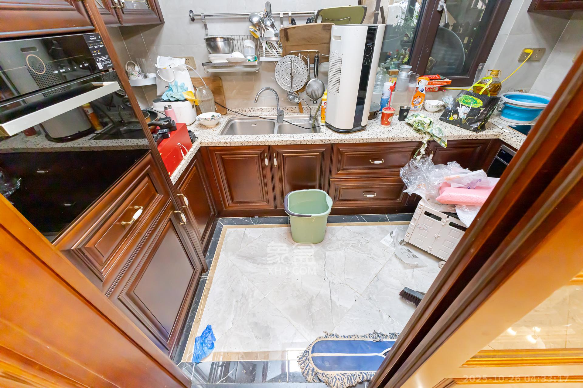 龙湖湘风原著(龙湖湘风星城)  5室3厅5卫    450.0万 龙湖湘风原著(龙湖湘风星城)  5室3厅5卫    450.0万厨房