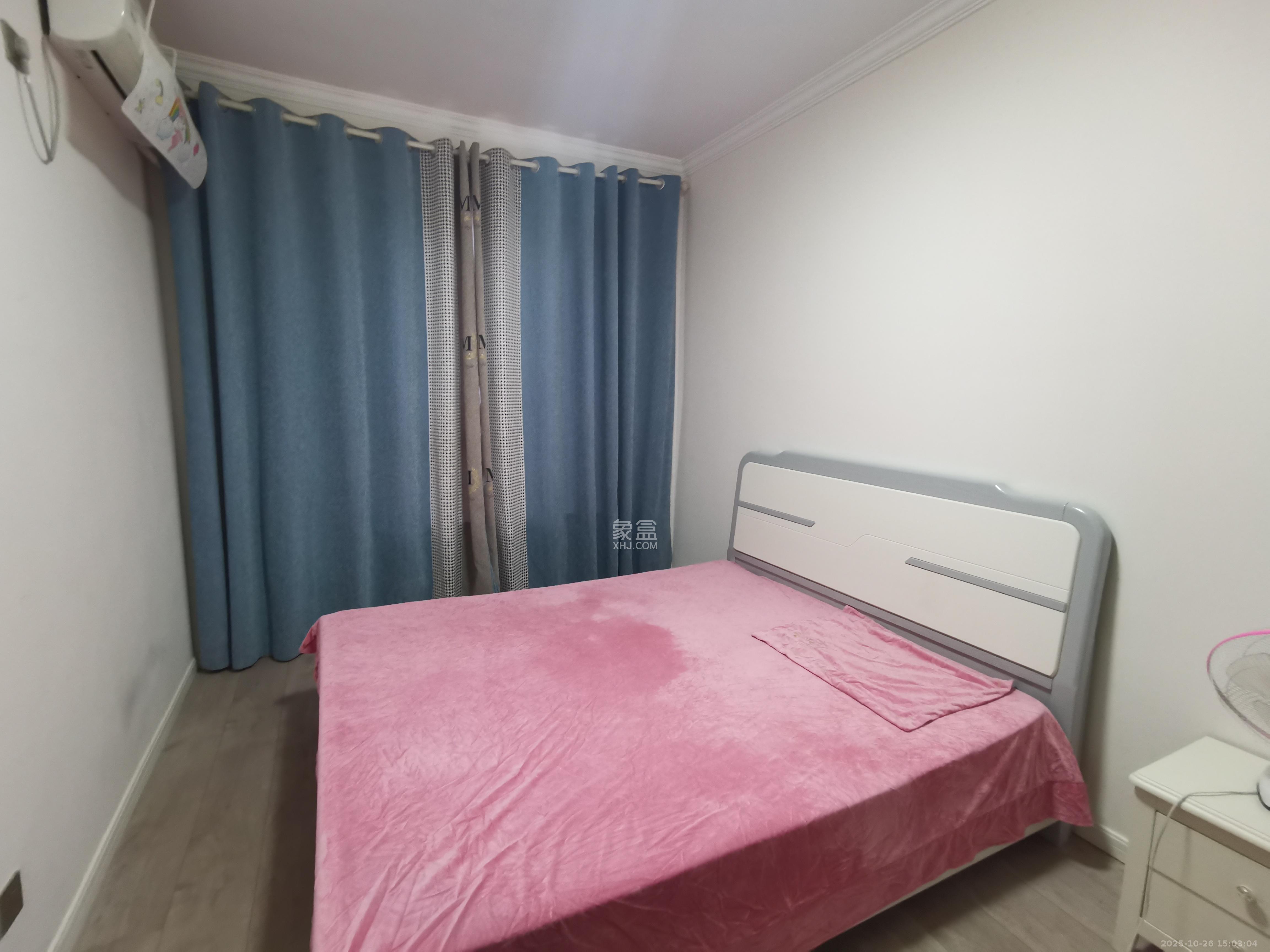 三一街区  3室2厅2卫    2300.0元/月室内图