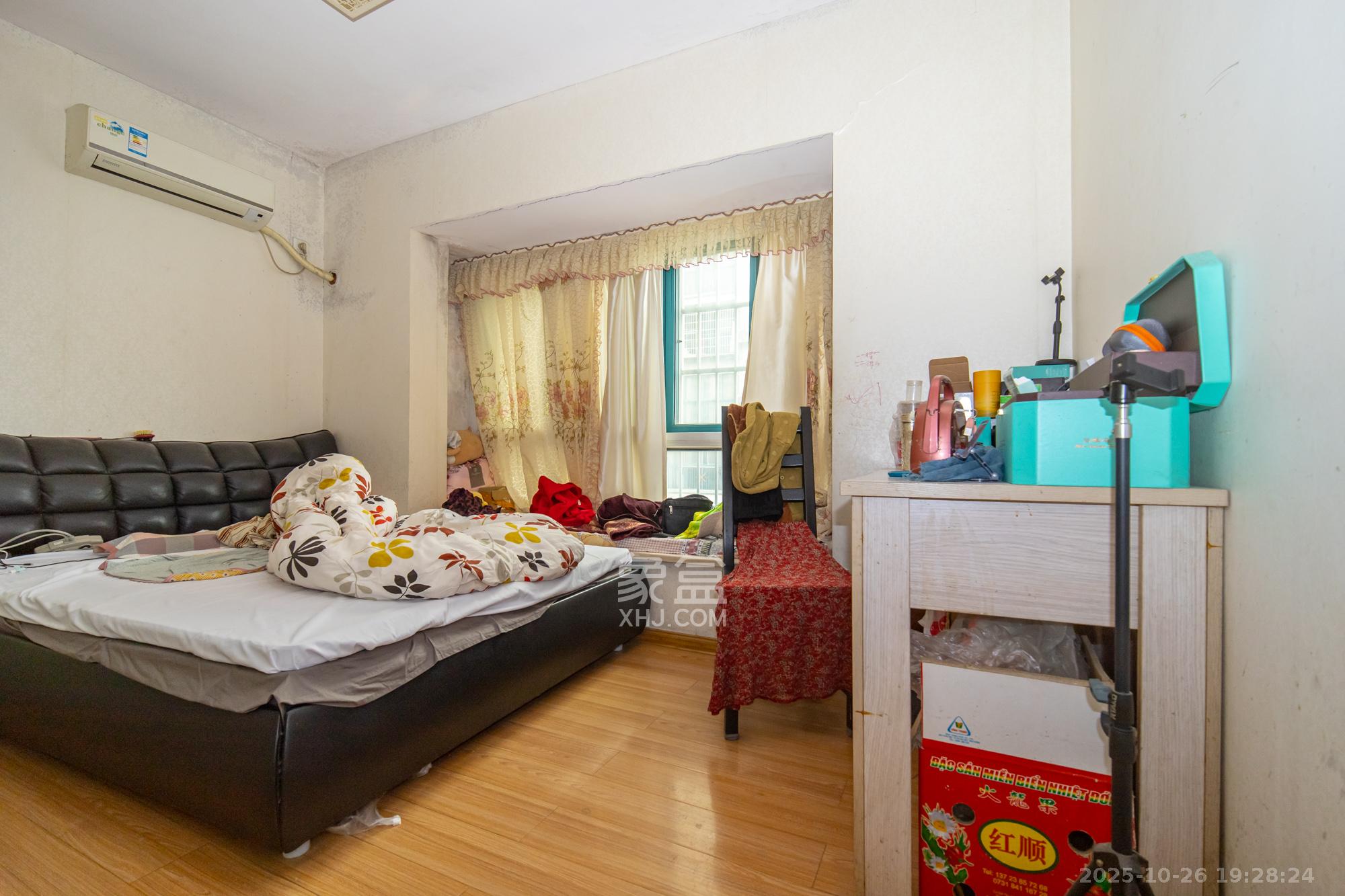 蝴蝶谷 2室2厅1卫 32.8万 蝴蝶谷 2室2厅1卫 32.8万卧室