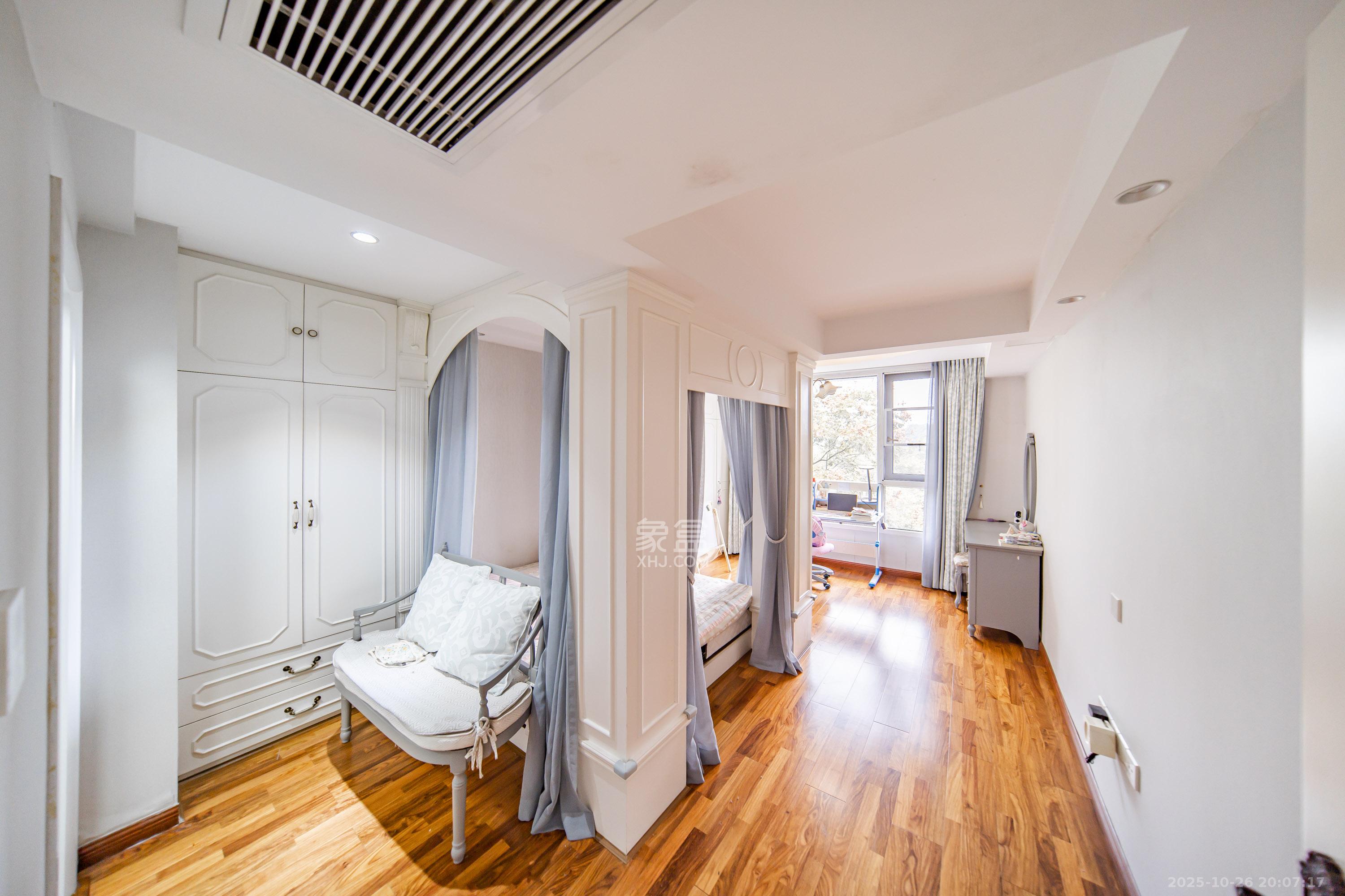 合能洋湖公馆  4室2厅5卫    368.0万 合能洋湖公馆  4室2厅5卫    368.0万卧室