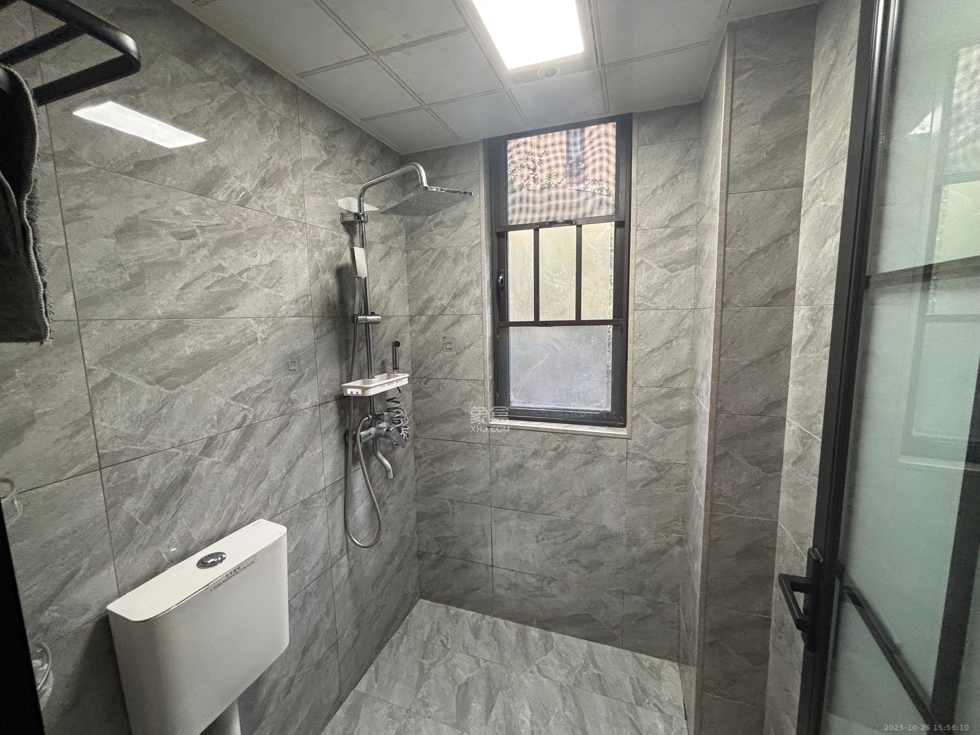 绿地海外滩二期  4室2厅2卫    2500.0元/月 绿地海外滩二期  4室2厅2卫    2500.0元/月室内图