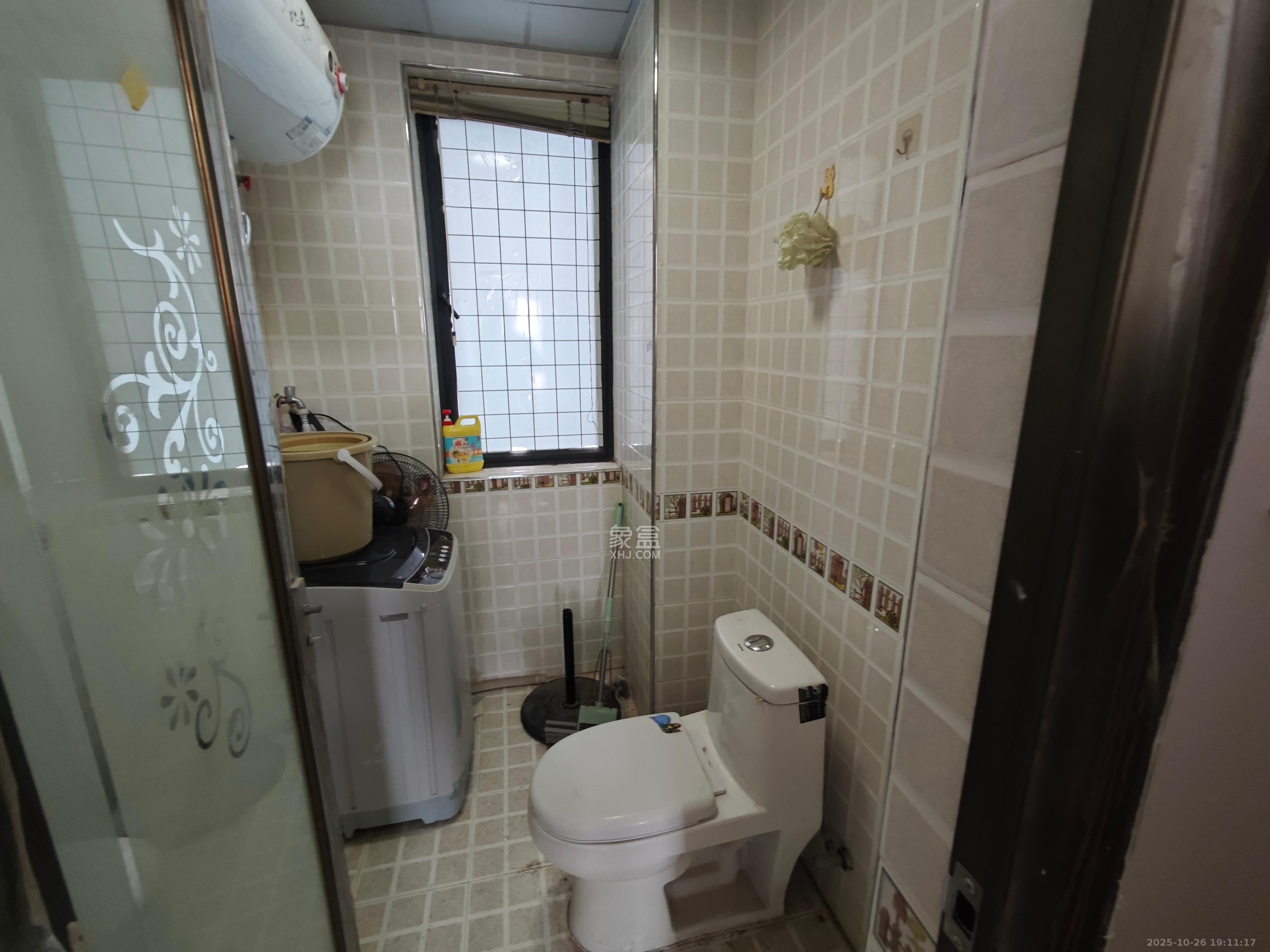 莱茵城  1室2厅1卫    2100.0元/月室内图