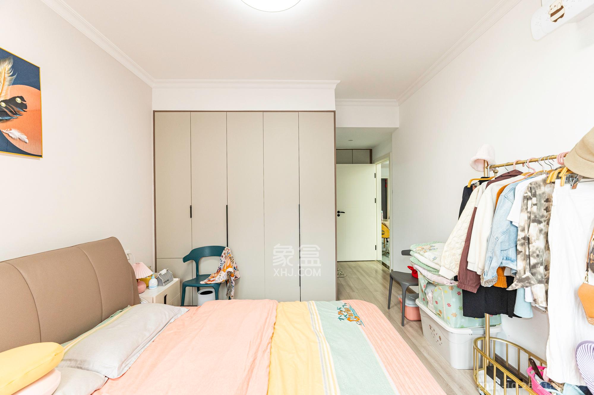 佳俊万家府  3室2厅2卫    108.0万卧室