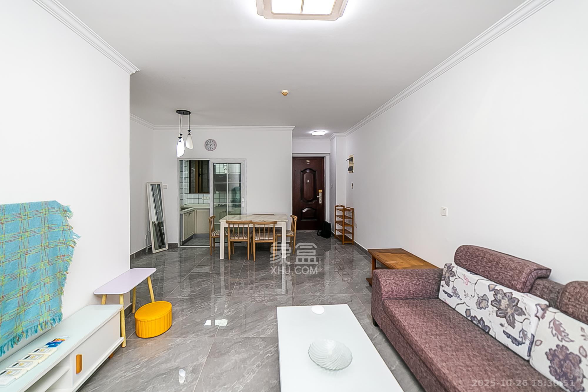 第六都(陆都小区) 3室2厅1卫 106.0万 第六都(陆都小区) 3室2厅1卫 106.0万客厅