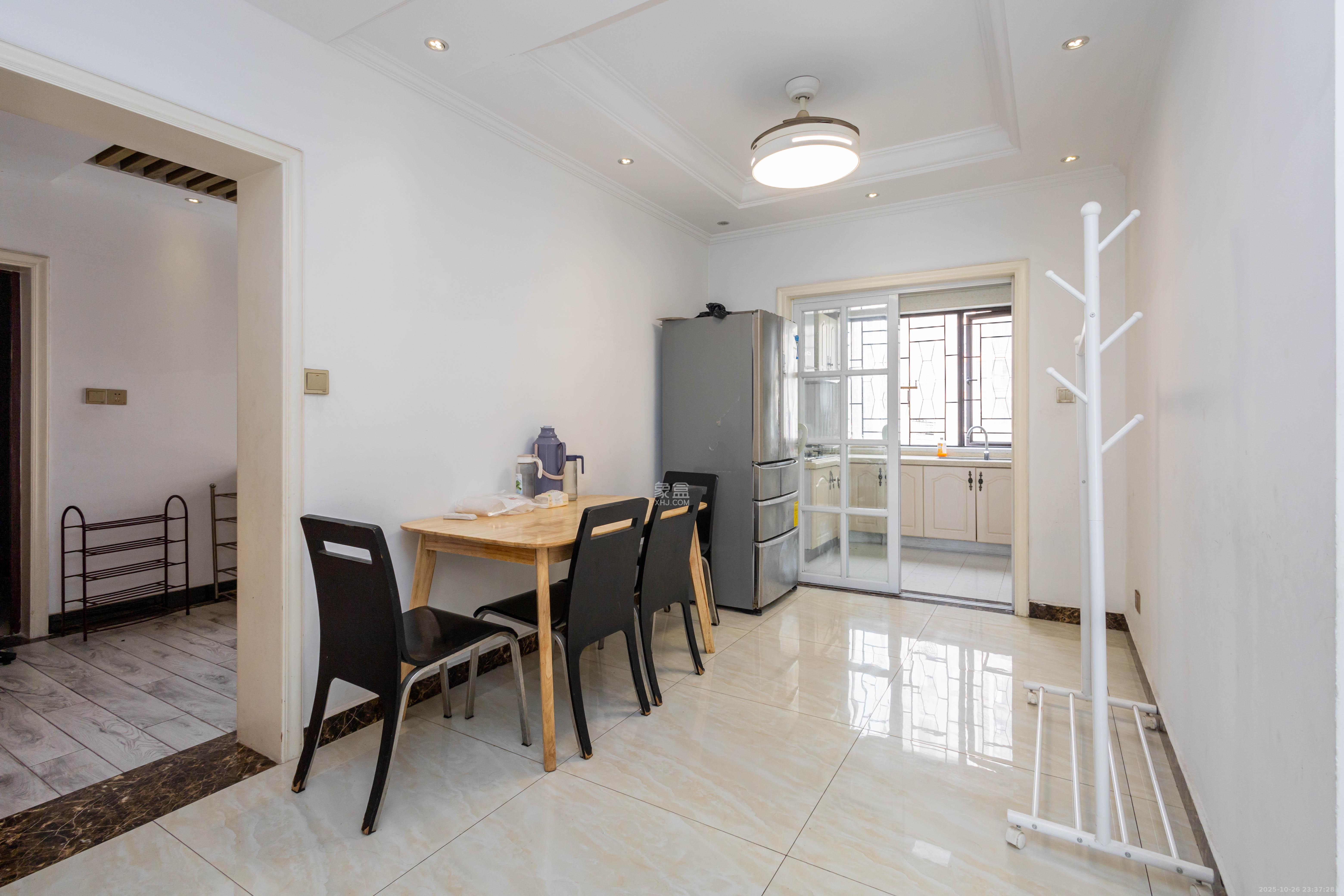 旭辉华庭 3室2厅2卫 75.0万 旭辉华庭 3室2厅2卫 75.0万客厅