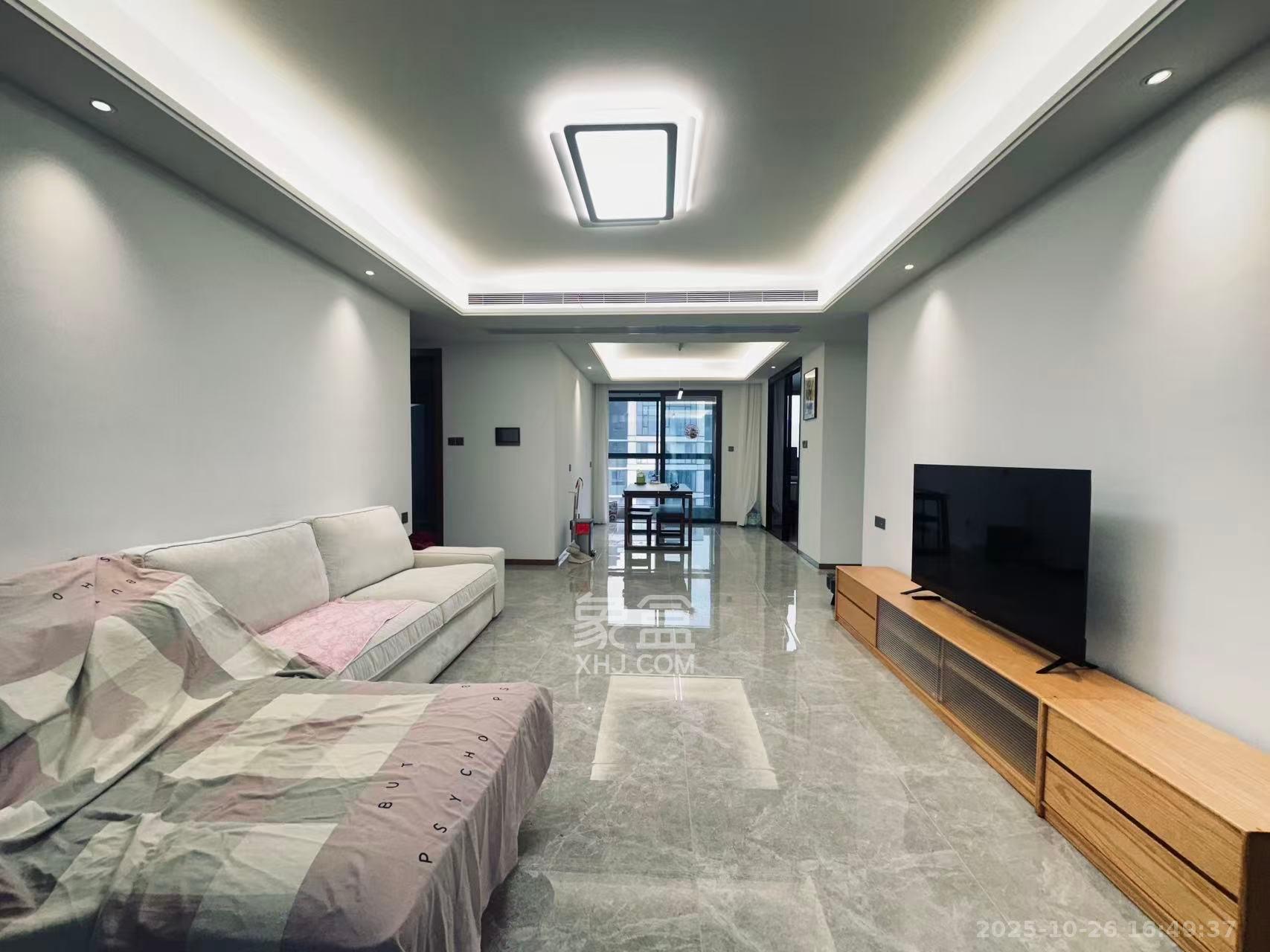 招商雍山湖  4室2厅2卫    3800.0元/月室内图