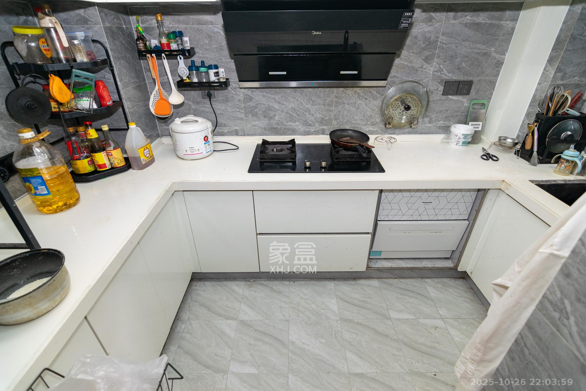 润和山水郡  4室2厅2卫    102.0万厨房