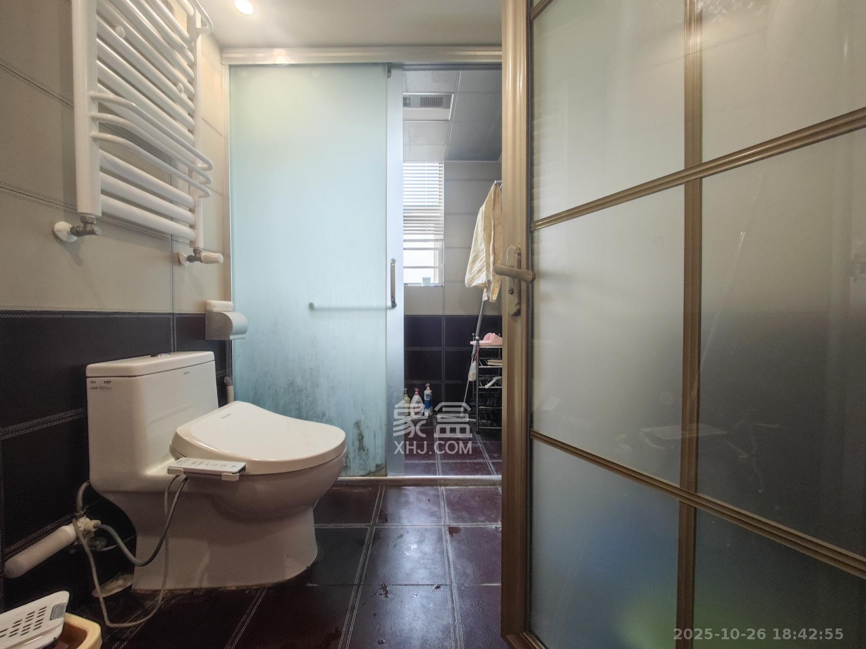 五矿万境水岸三期  5室2厅2卫    218.0万 五矿万境水岸三期  5室2厅2卫    218.0万卫生间