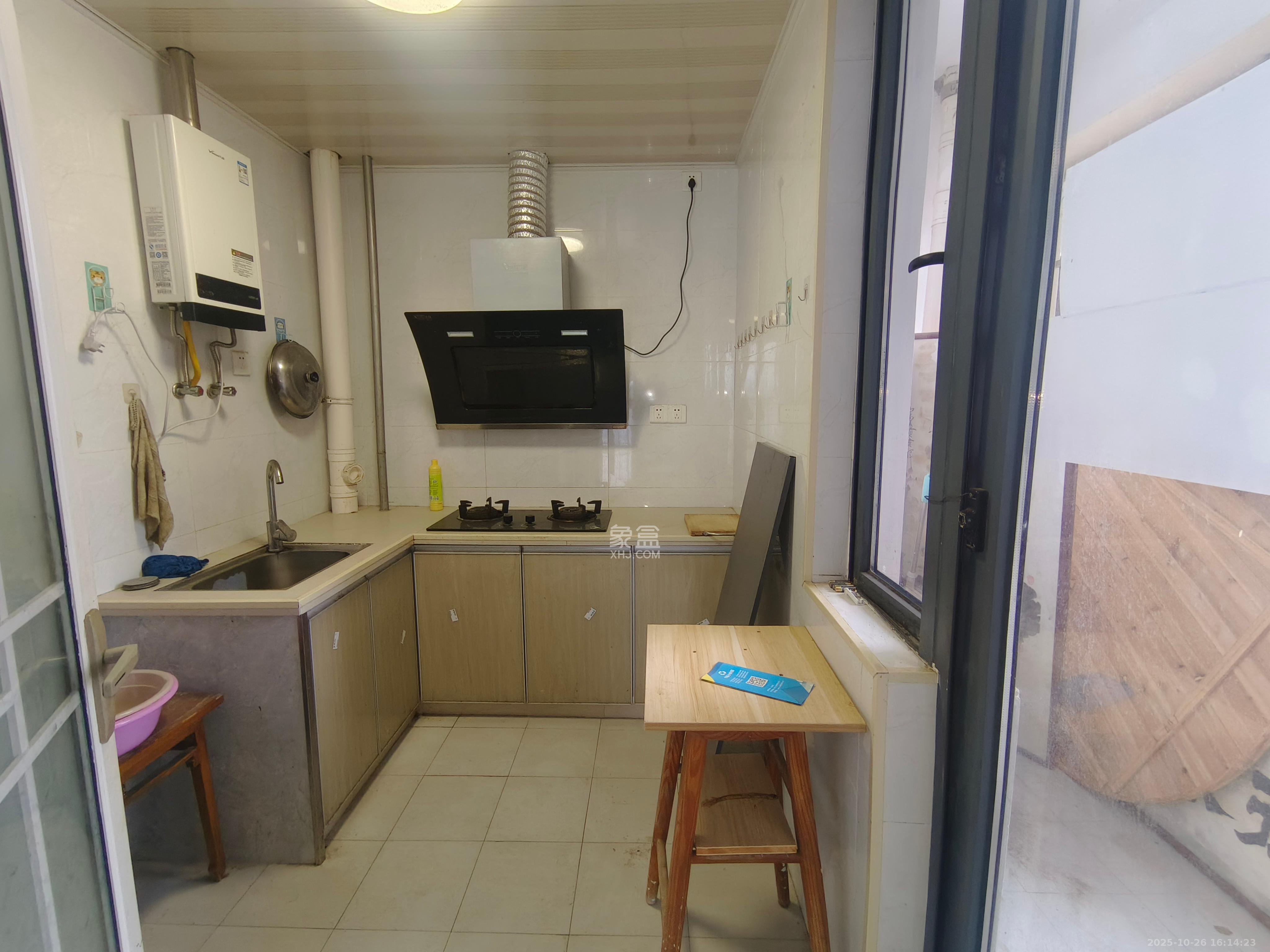 兴旺双铁城 3室2厅2卫 2400.0元/月 兴旺双铁城 3室2厅2卫 2400.0元/月室内图