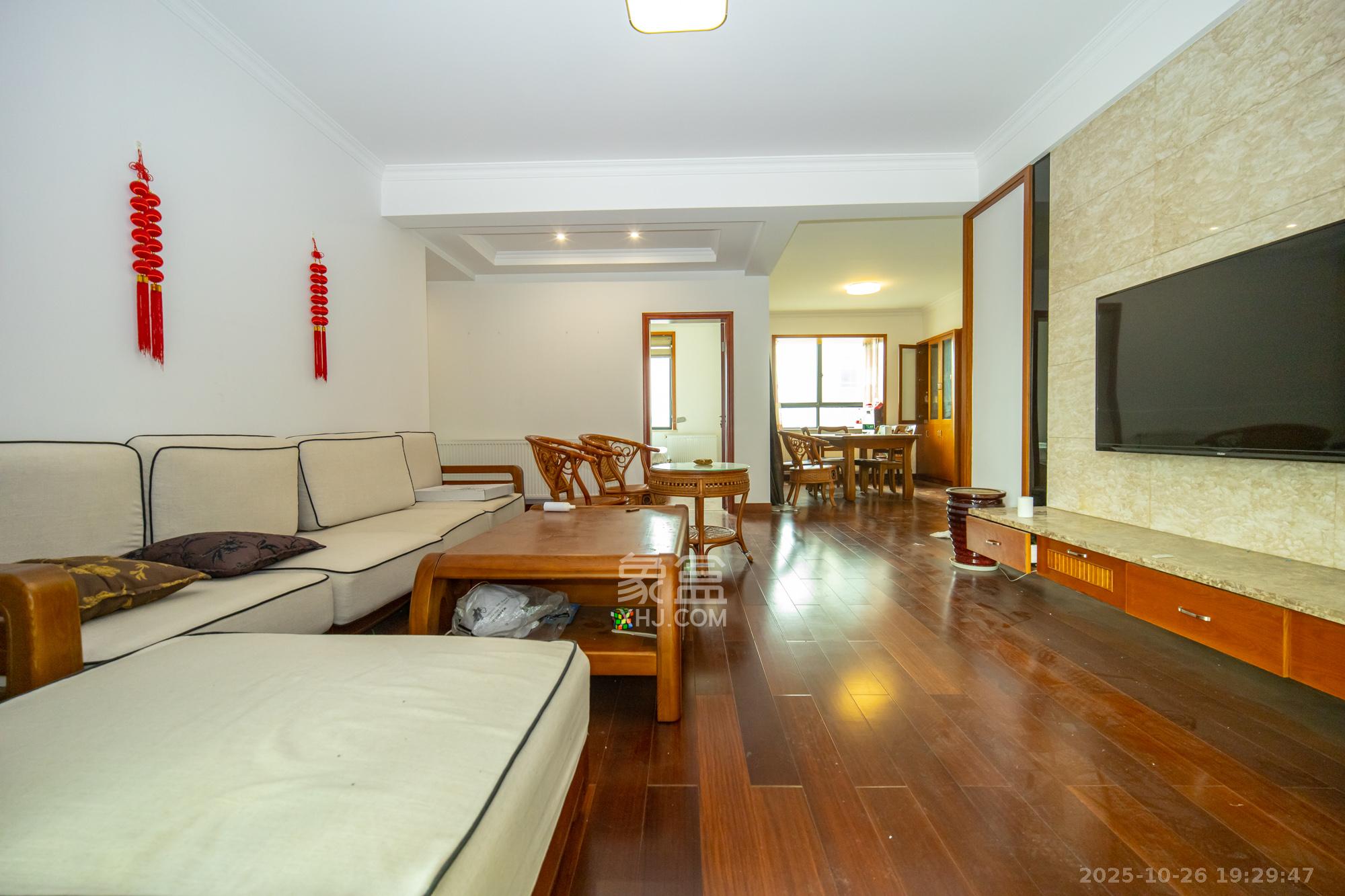 申湘宽境  3室2厅2卫    67.8万客厅