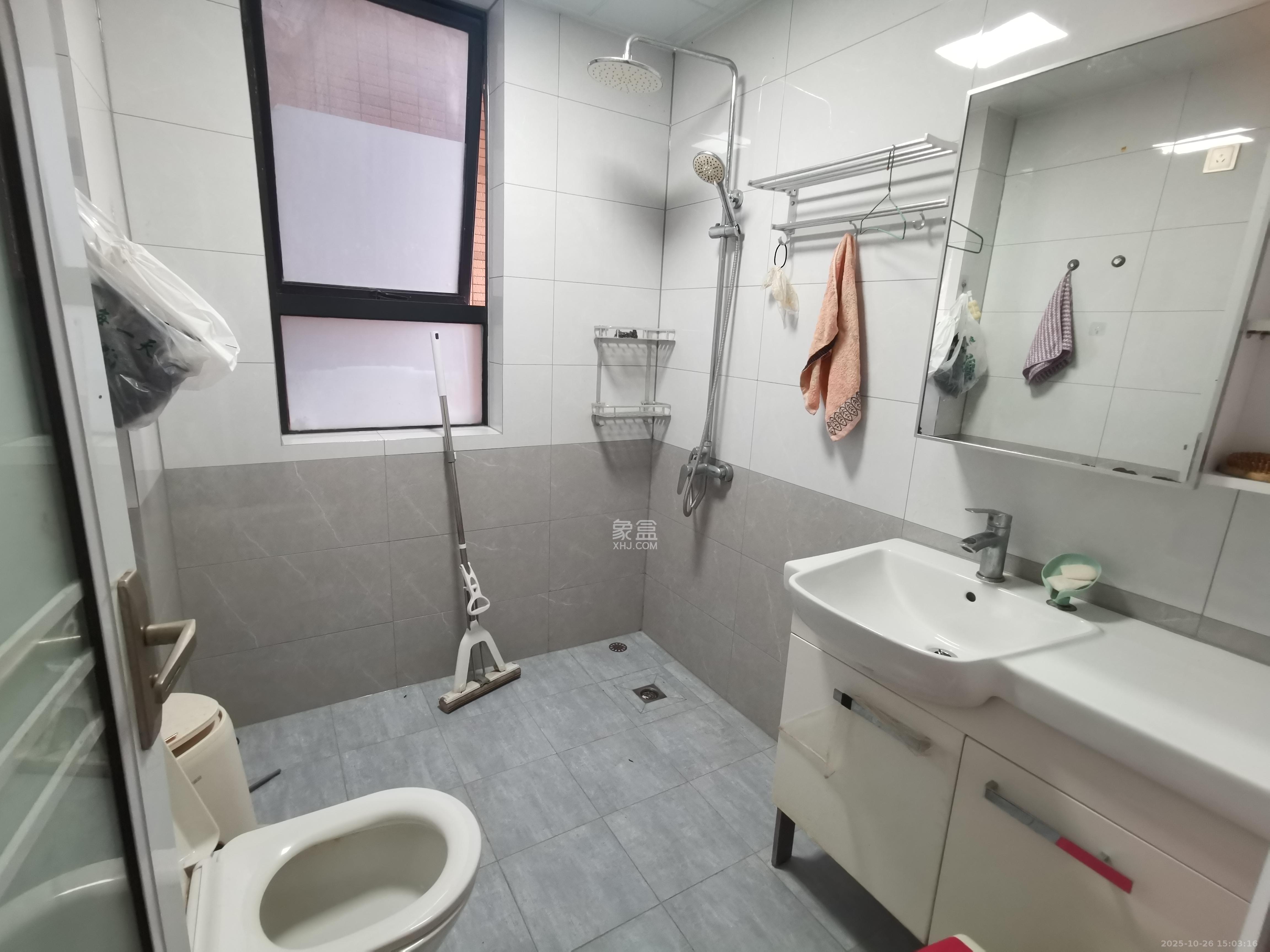 三一街区 3室2厅2卫 2300.0元/月 三一街区 3室2厅2卫 2300.0元/月室内图