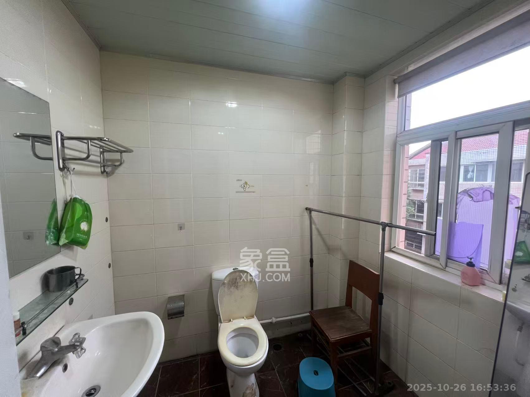 中天佳园  3室1厅2卫    1300.0元/月 中天佳园  3室1厅2卫    1300.0元/月室内图