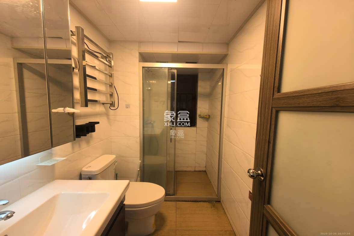 碧桂园中央花园  3室2厅3卫    2500.0元/月 碧桂园中央花园  3室2厅3卫    2500.0元/月室内图