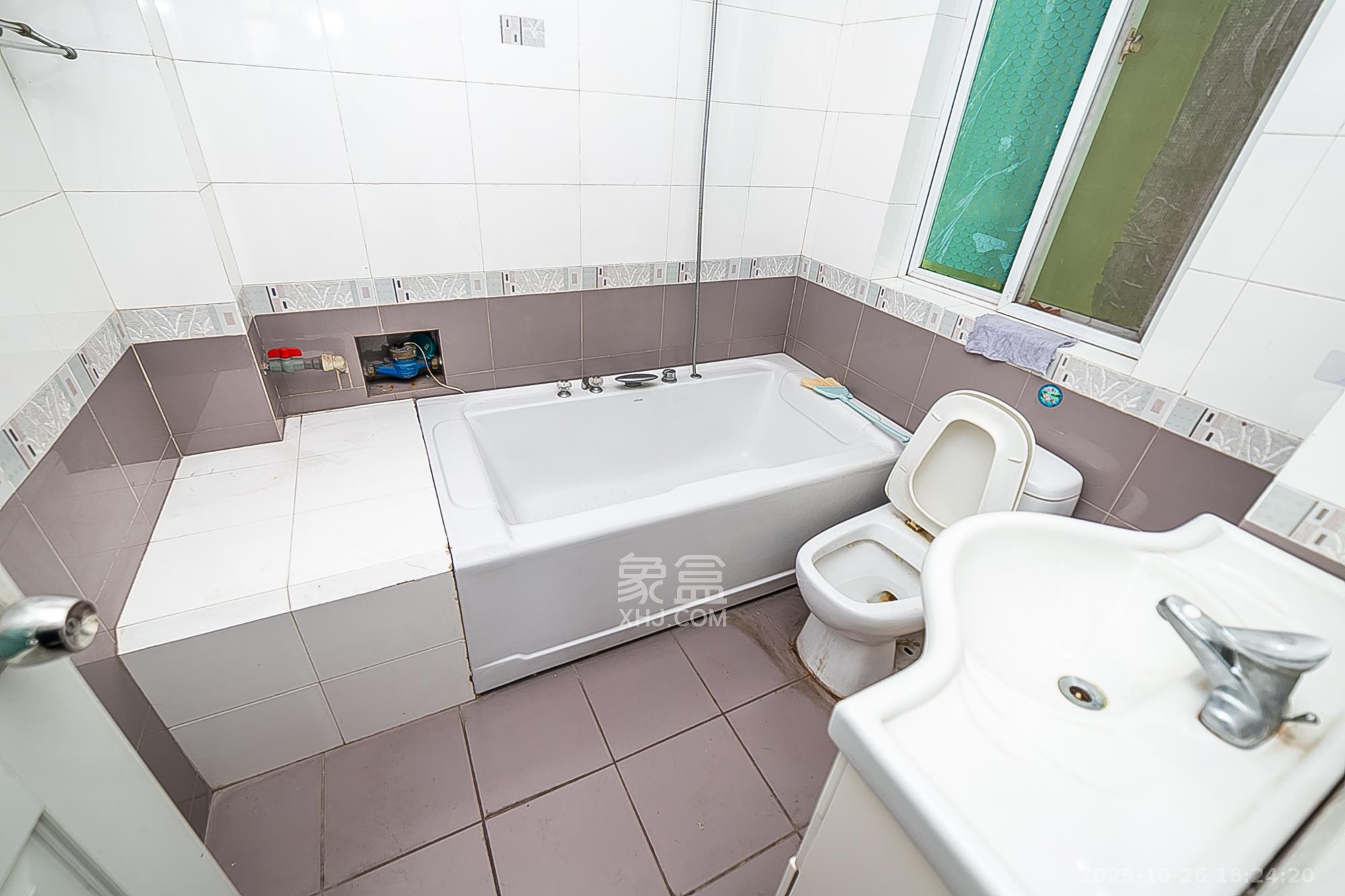 万事佳景园  3室2厅2卫    75.8万卫生间