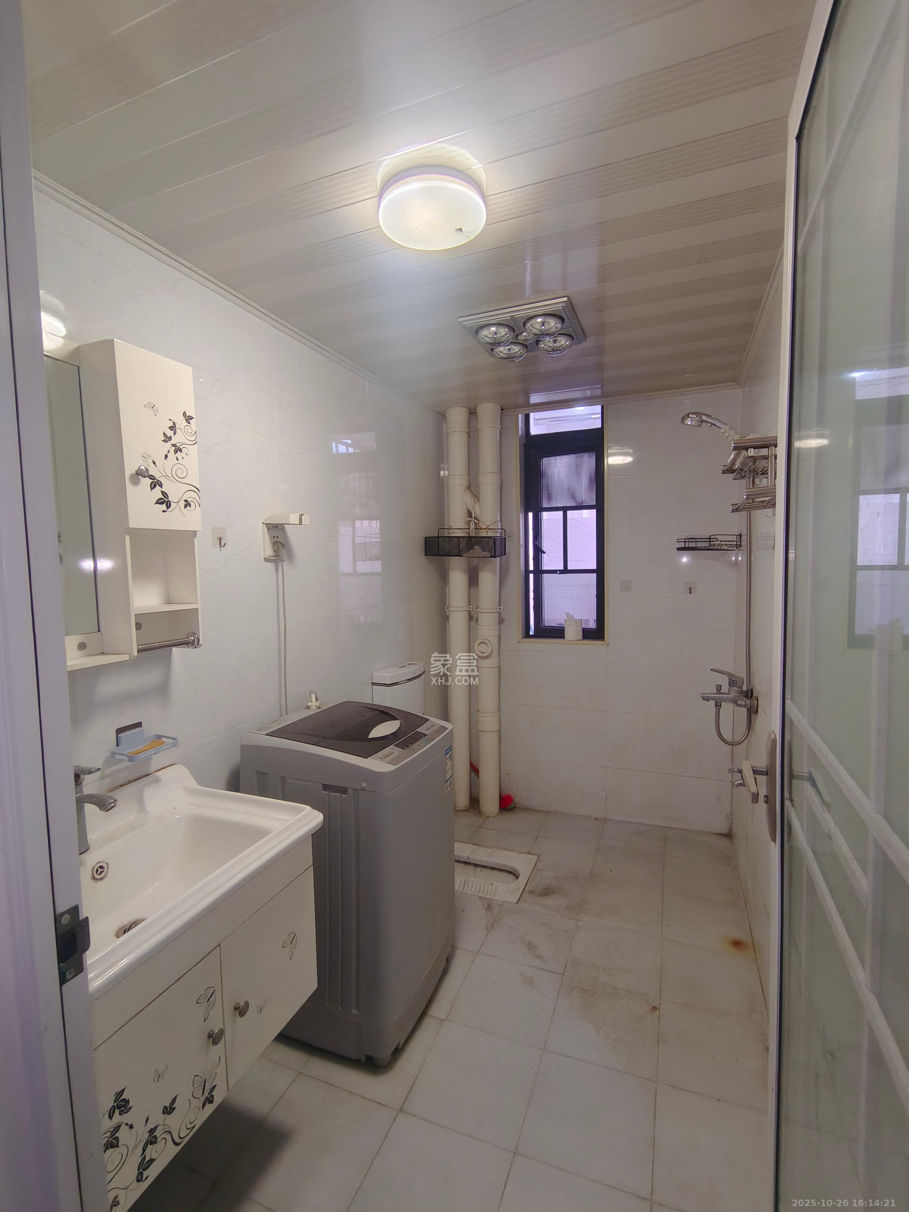 兴旺双铁城  3室2厅2卫    2400.0元/月室内图