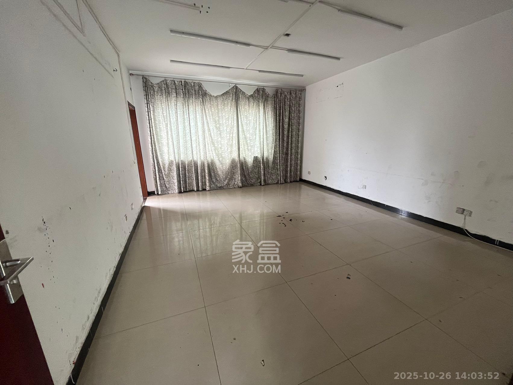 景江雅苑 4室2厅2卫 2700.0元/月 景江雅苑 4室2厅2卫 2700.0元/月室内图