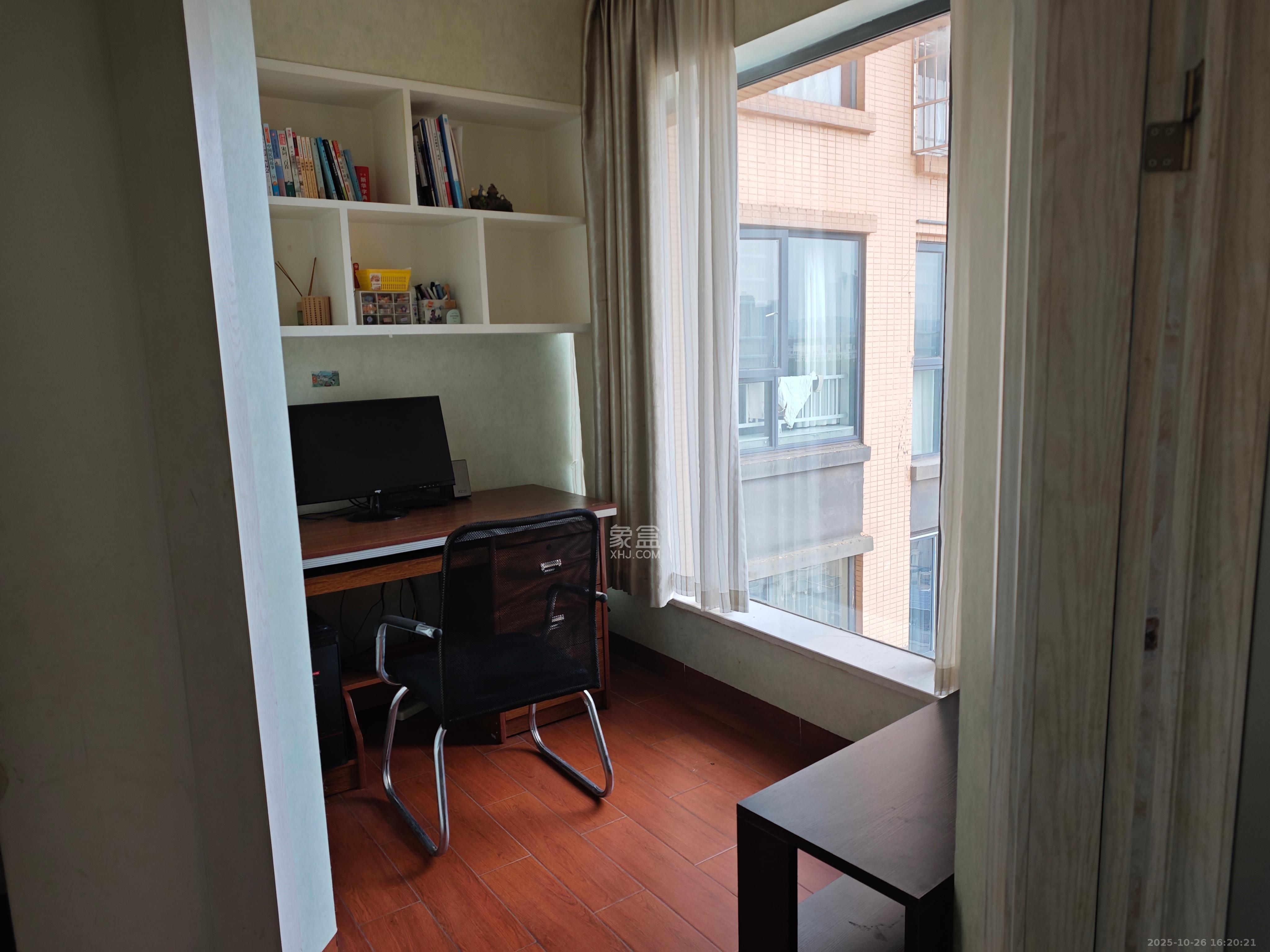 中城丽景香山园  3室2厅2卫    2800.0元/月 中城丽景香山园  3室2厅2卫    2800.0元/月室内图