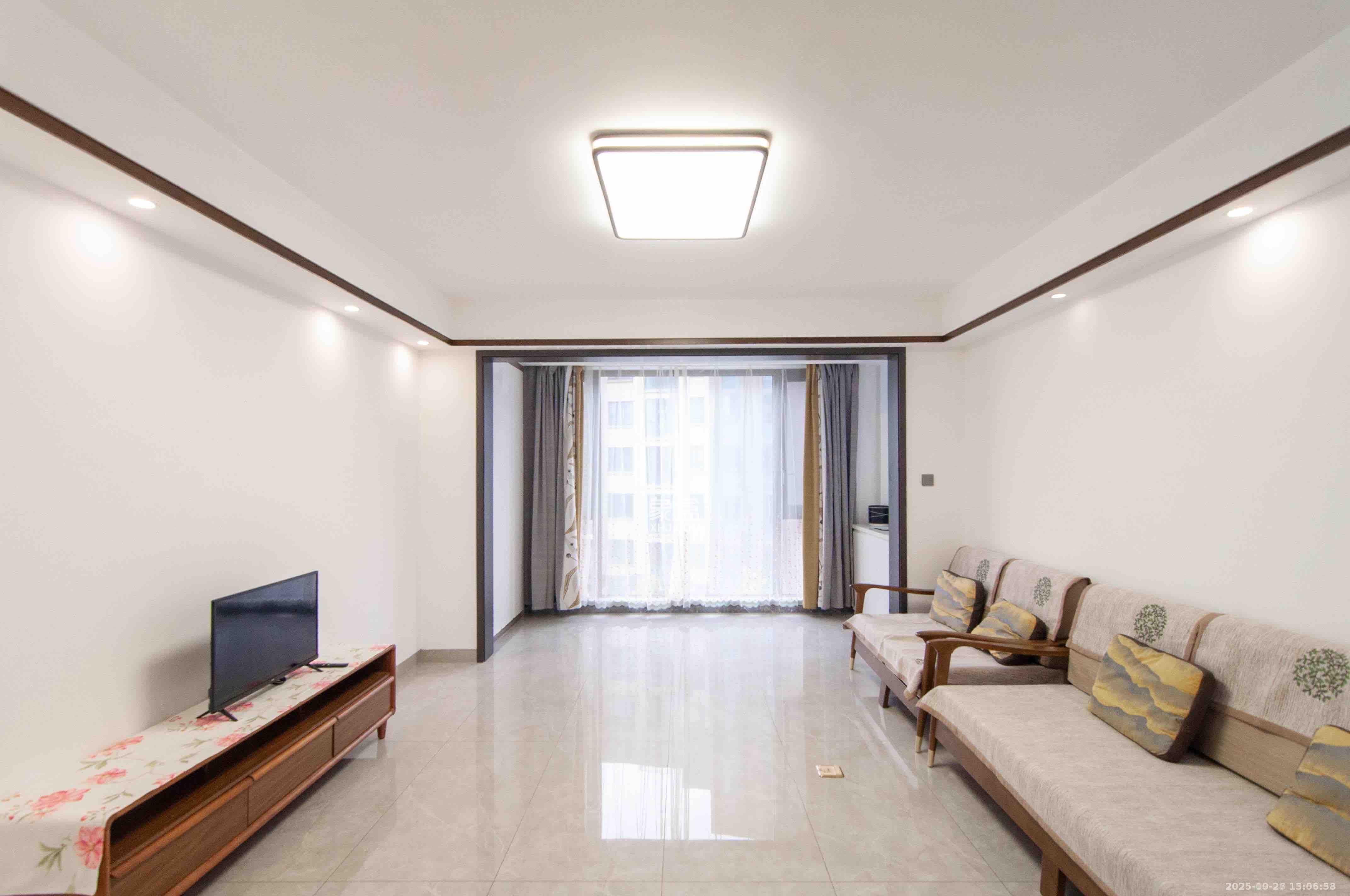 长房梅溪香山  4室2厅2卫    5000.0元/月 长房梅溪香山  4室2厅2卫    5000.0元/月室内图