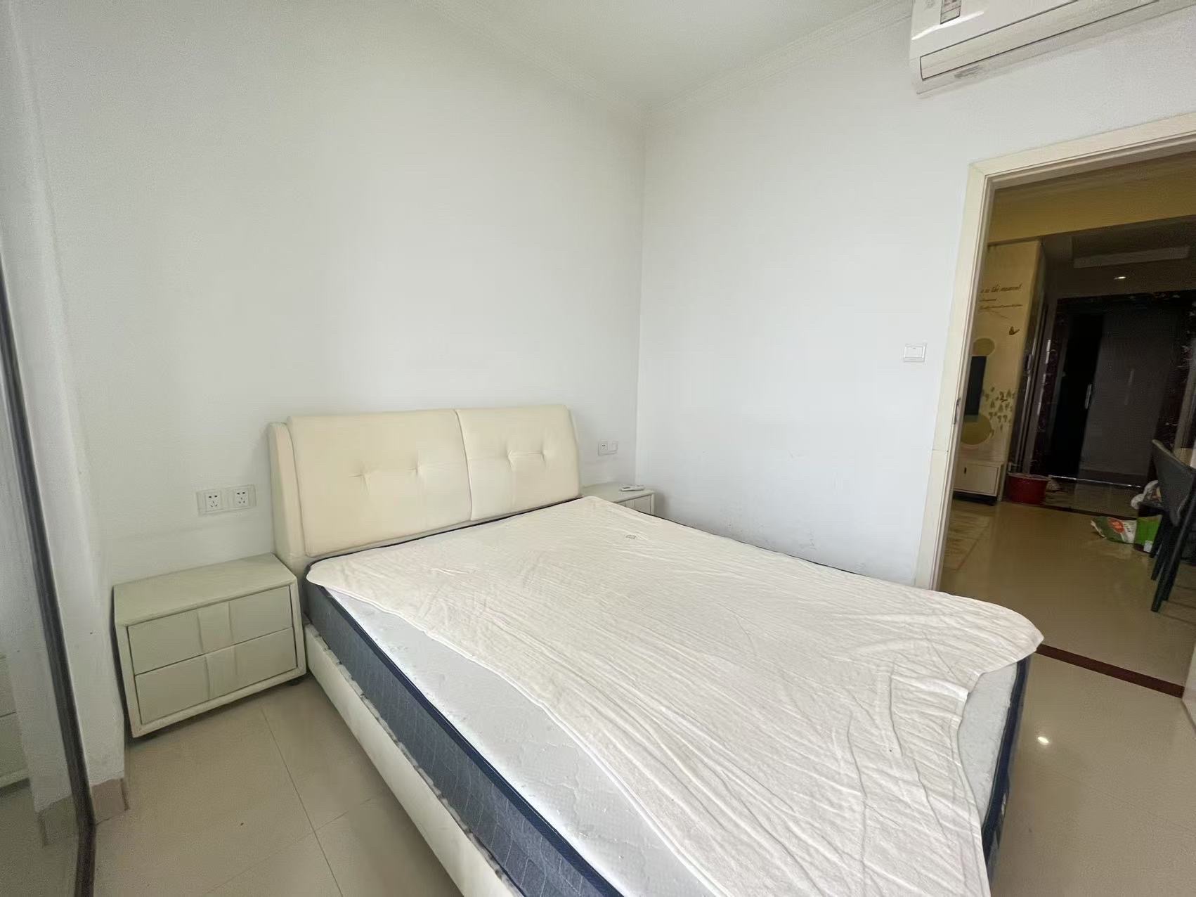 英伦首府金域豪廷 1室0厅0卫 25.0万 英伦首府金域豪廷 1室0厅0卫 25.0万客厅